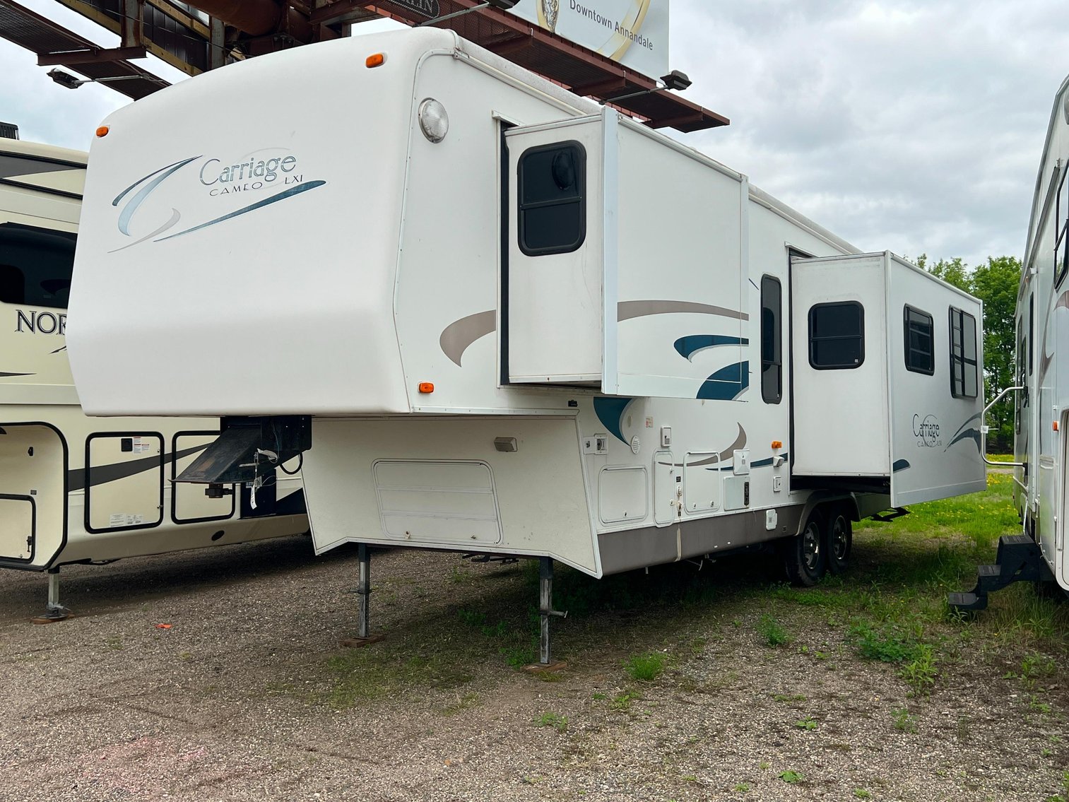 11 Campers: (2) 5th Wheels and (9) Travel Trailers, 2009 Ford Focus