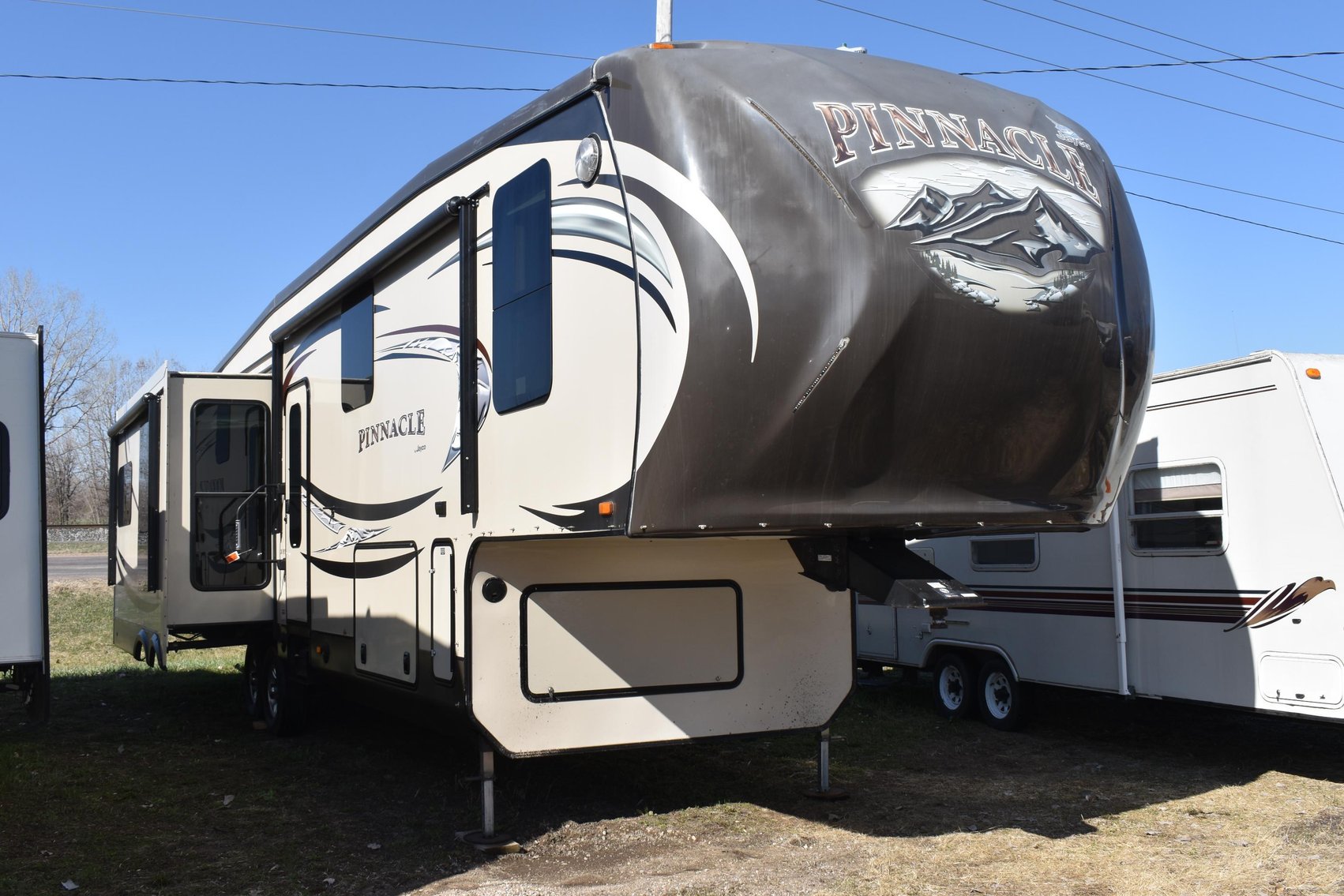 15+ Campers: Travel Trailers & 5th Wheels