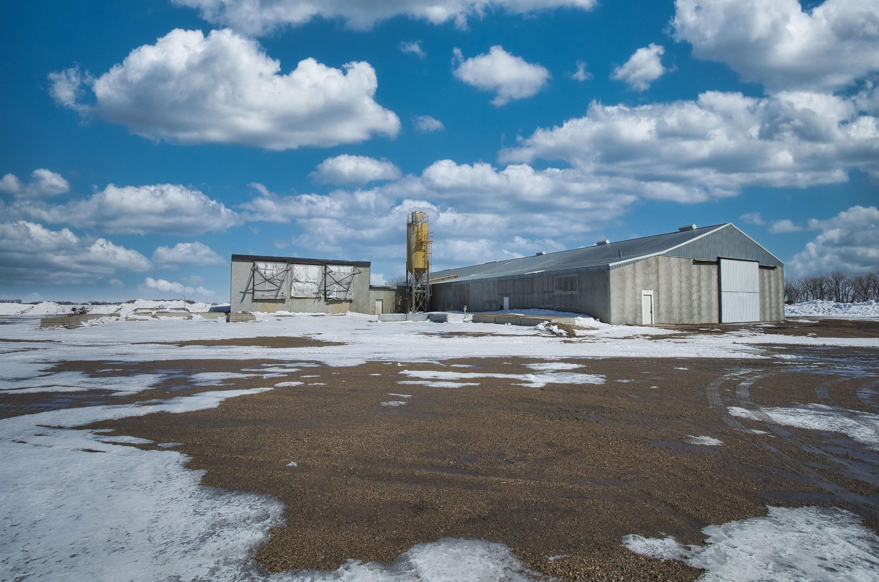 Willmar MN Commercial Building Plus House on Over 13 Acres