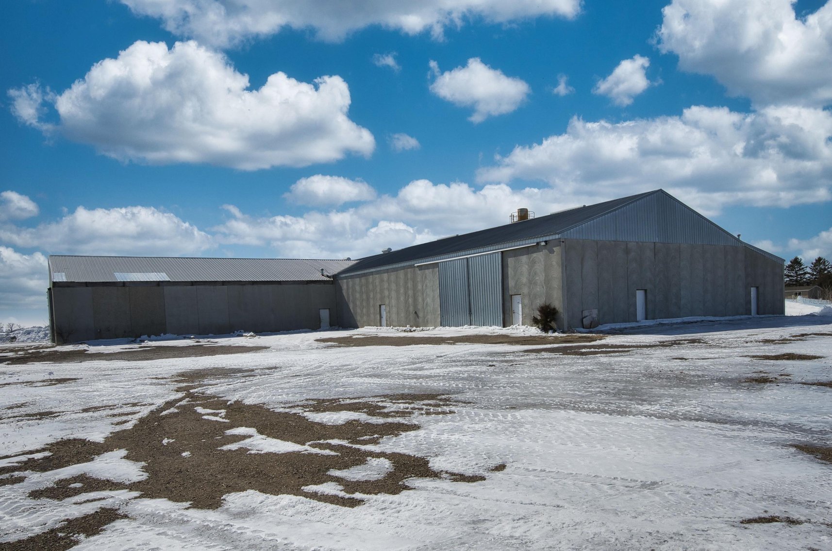 Willmar MN Commercial Building Plus House on Over 13 Acres