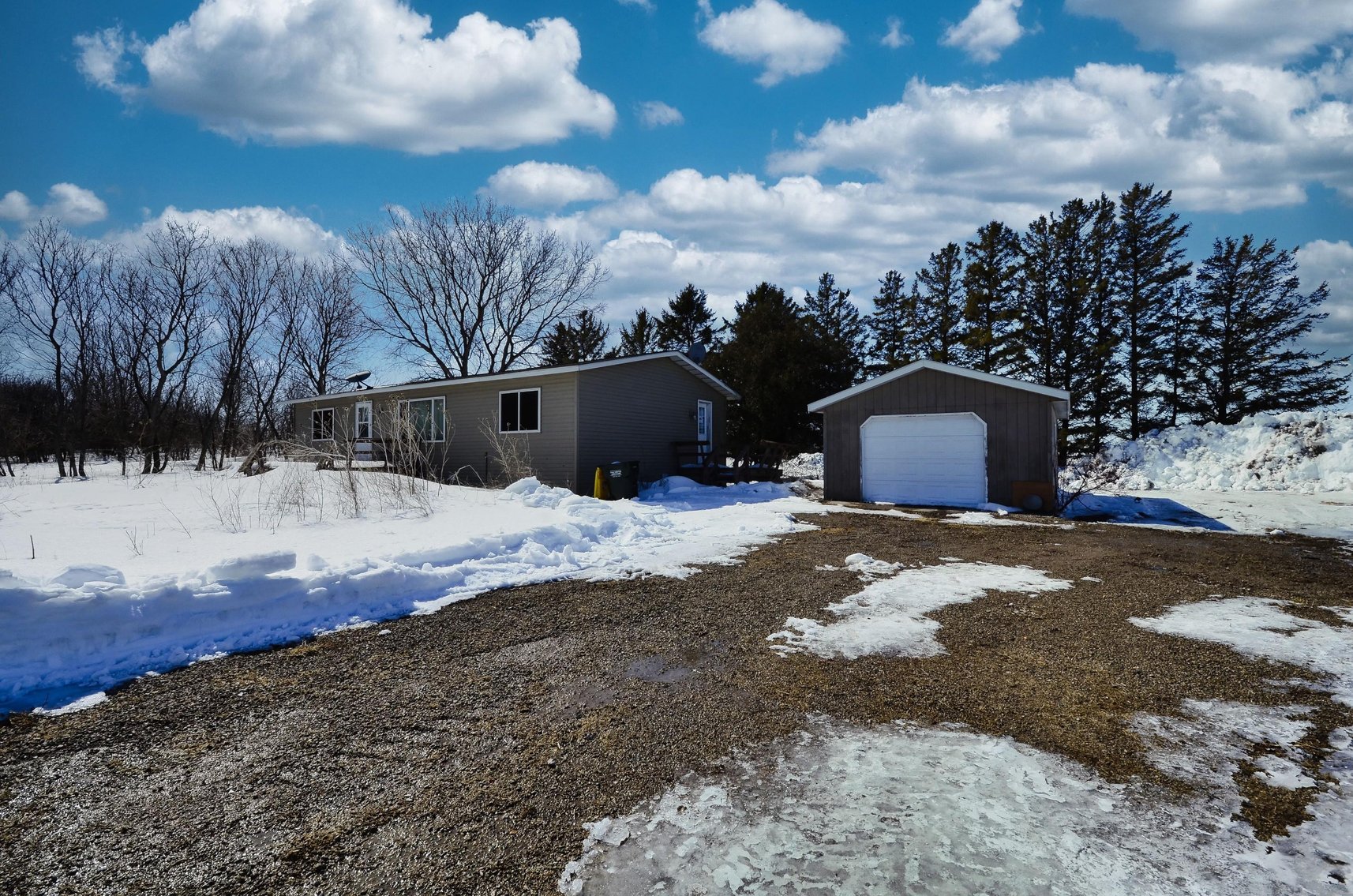 Willmar MN Commercial Building Plus House on Over 13 Acres