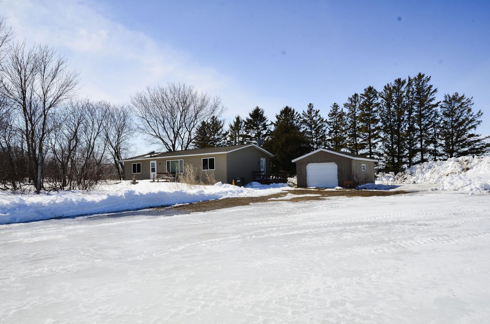 Willmar MN Commercial Building Plus House on Over 13 Acres