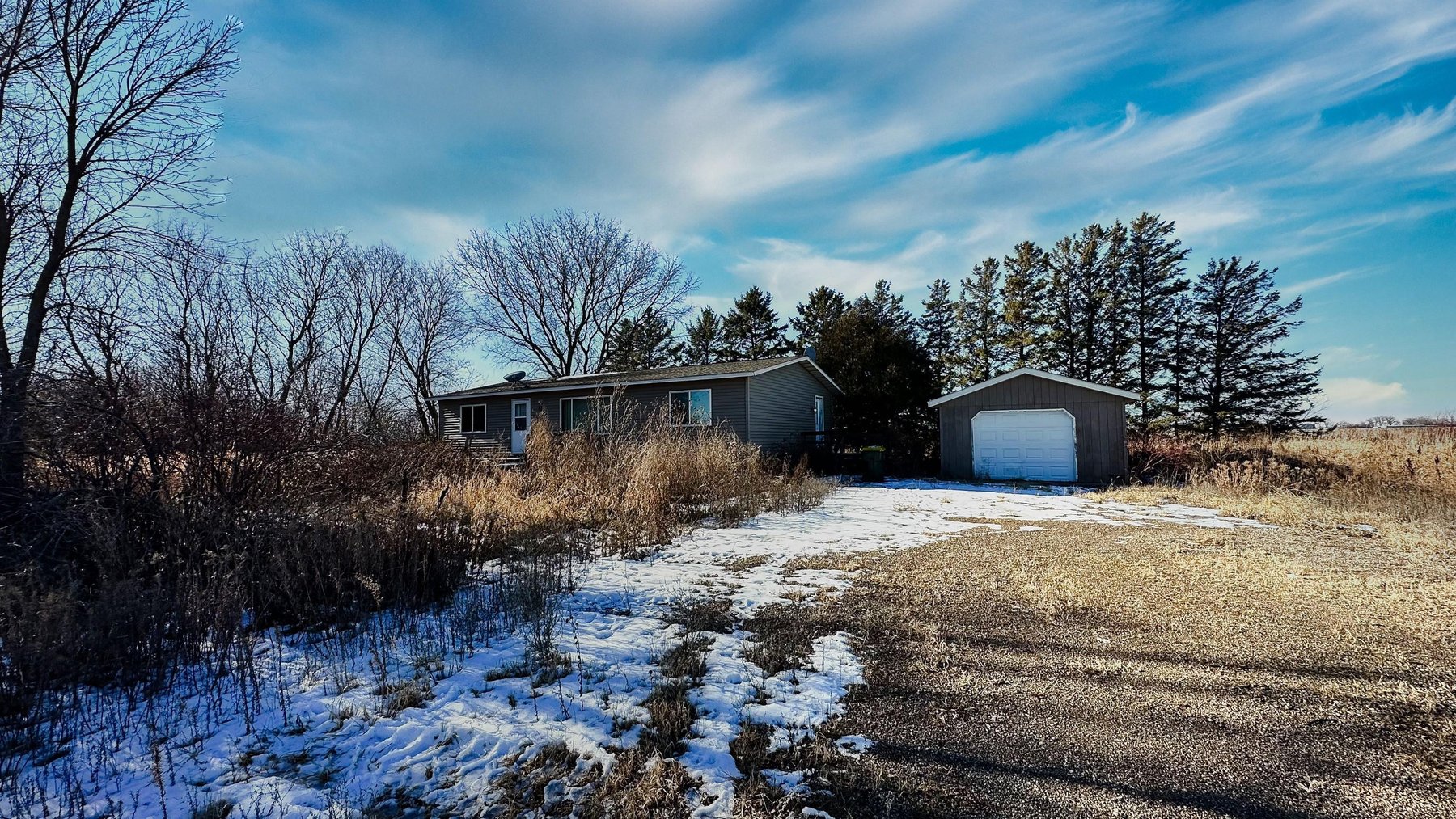 Willmar MN Commercial Building Plus House on Over 13 Acres