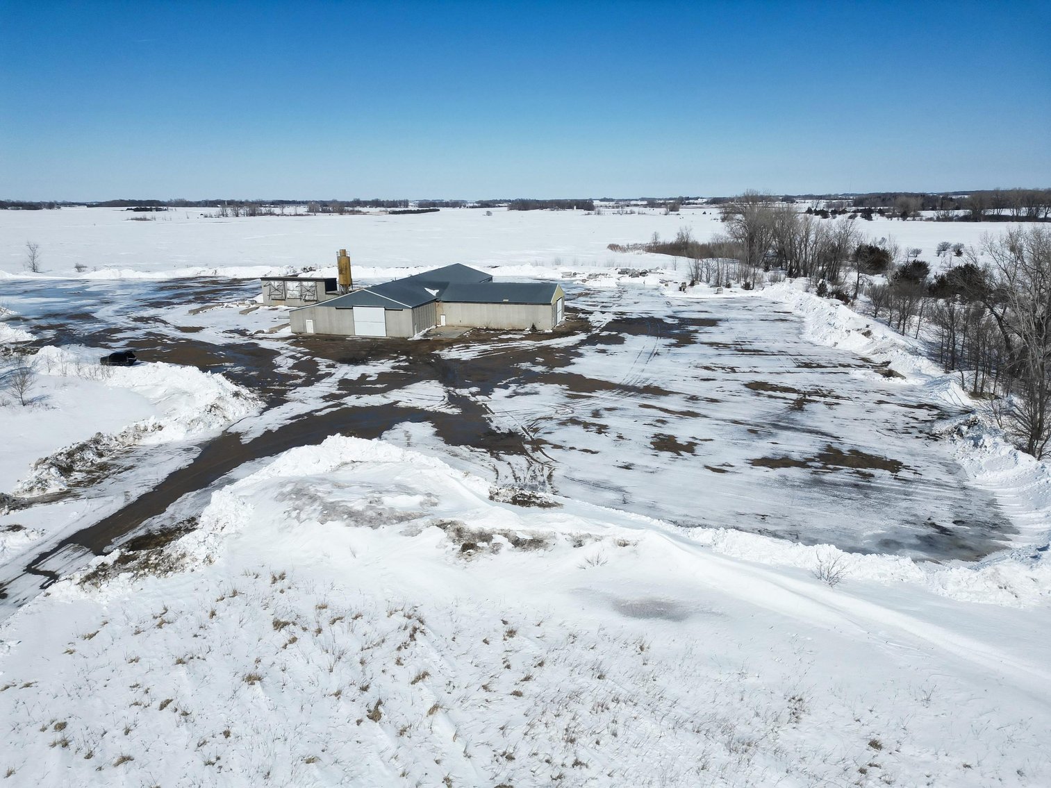 Willmar MN Commercial Building Plus House on Over 13 Acres