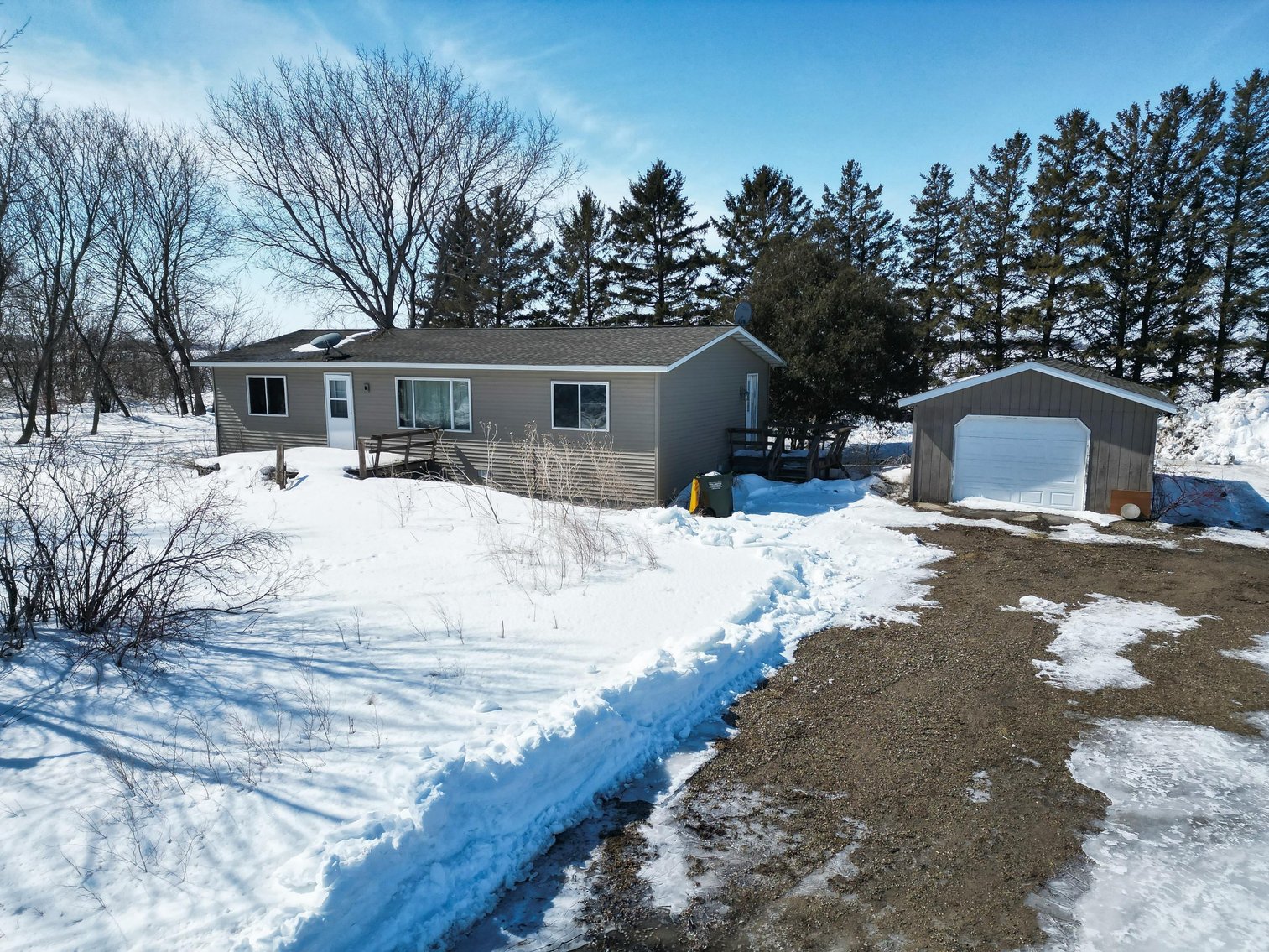 Willmar MN Commercial Building Plus House on Over 13 Acres