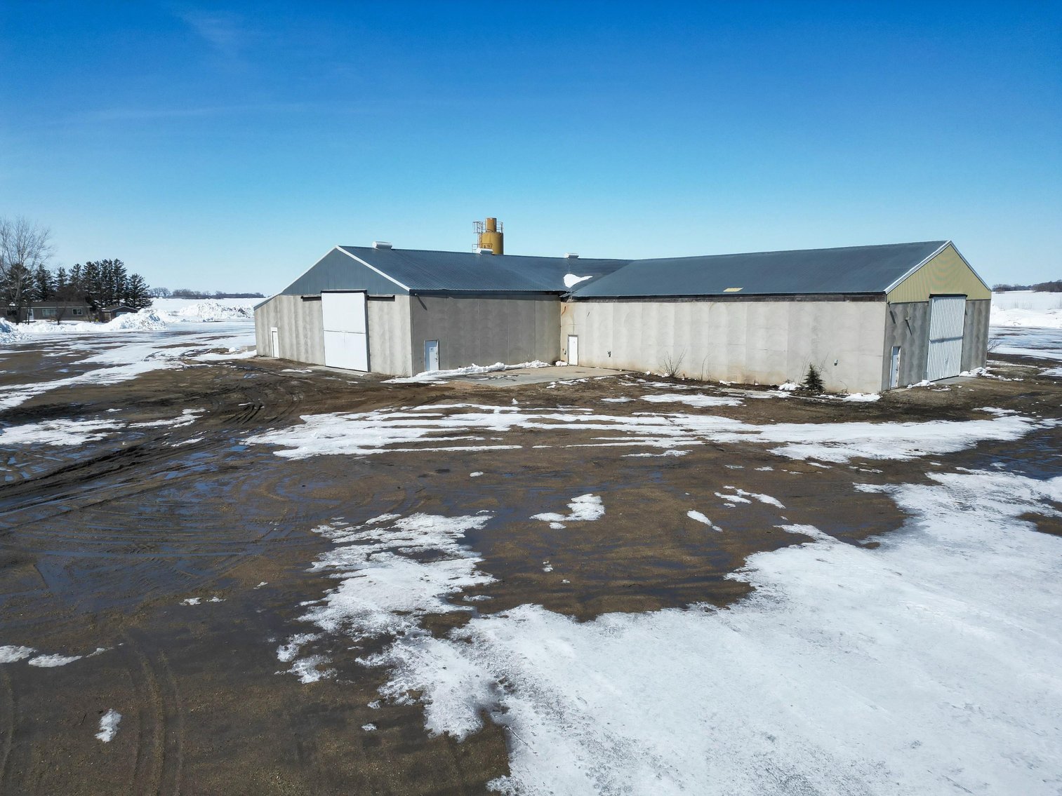 Willmar MN Commercial Building Plus House on Over 13 Acres