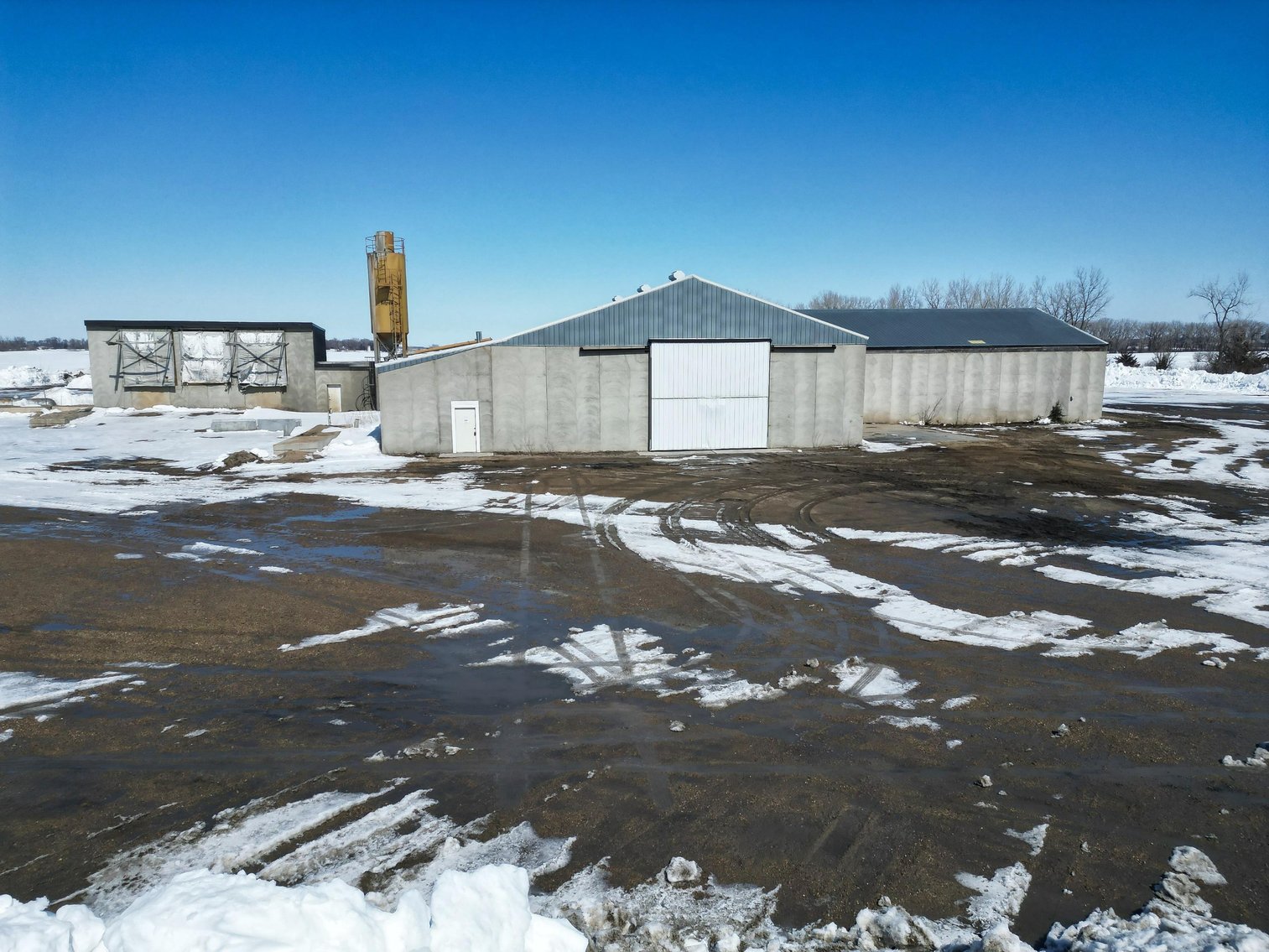 Willmar MN Commercial Building Plus House on Over 13 Acres