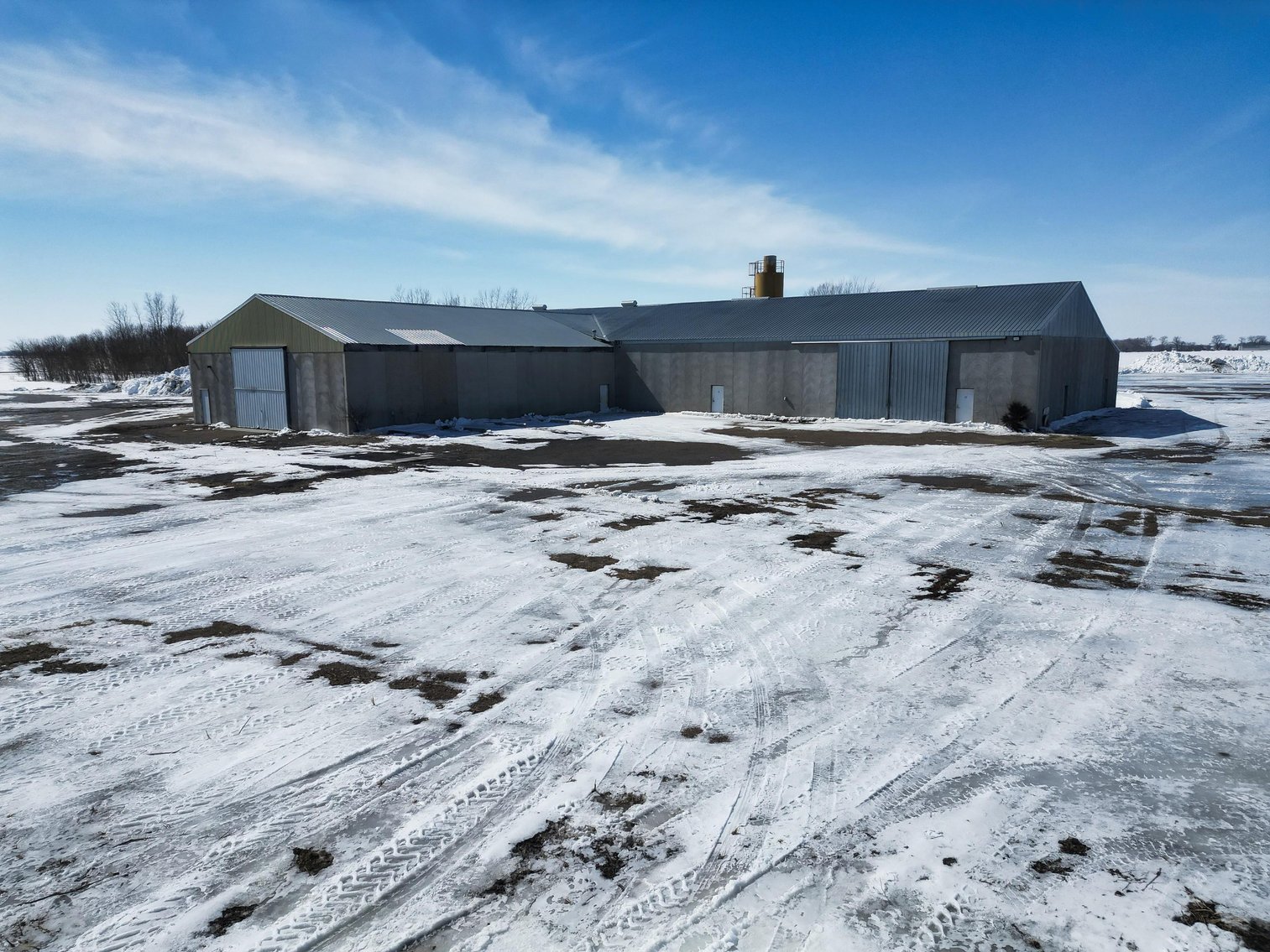 Willmar MN Commercial Building Plus House on Over 13 Acres