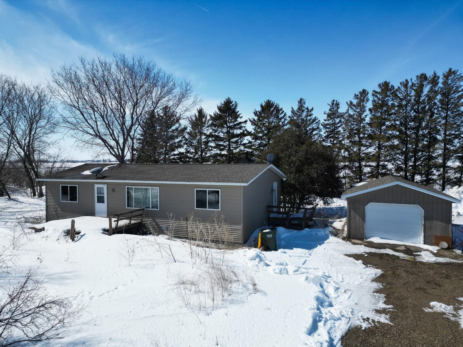 Willmar MN Commercial Building Plus House on Over 13 Acres