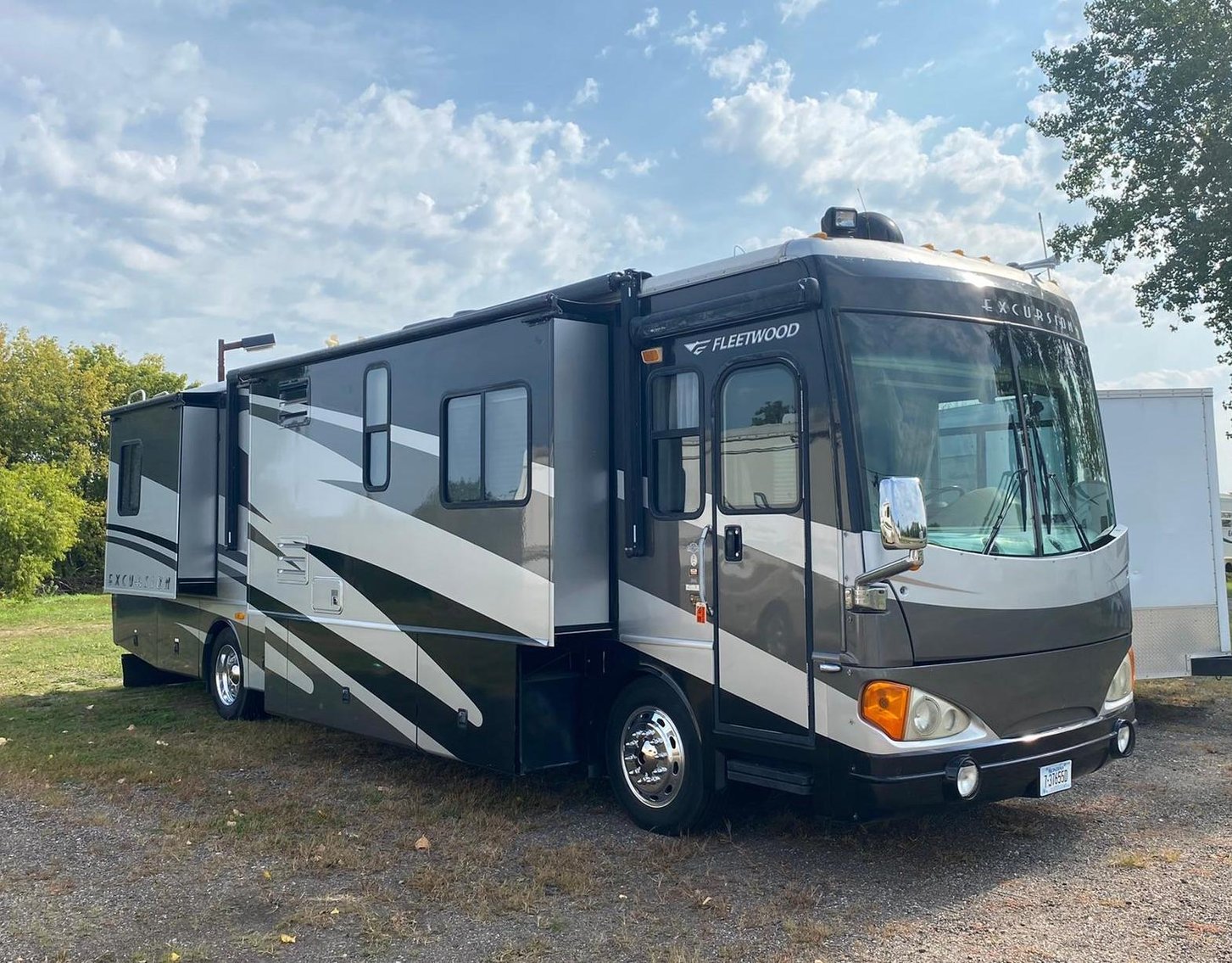 2006 Fleetwood Excursion 39L Motorhome & 2011 Enclosed Trailer