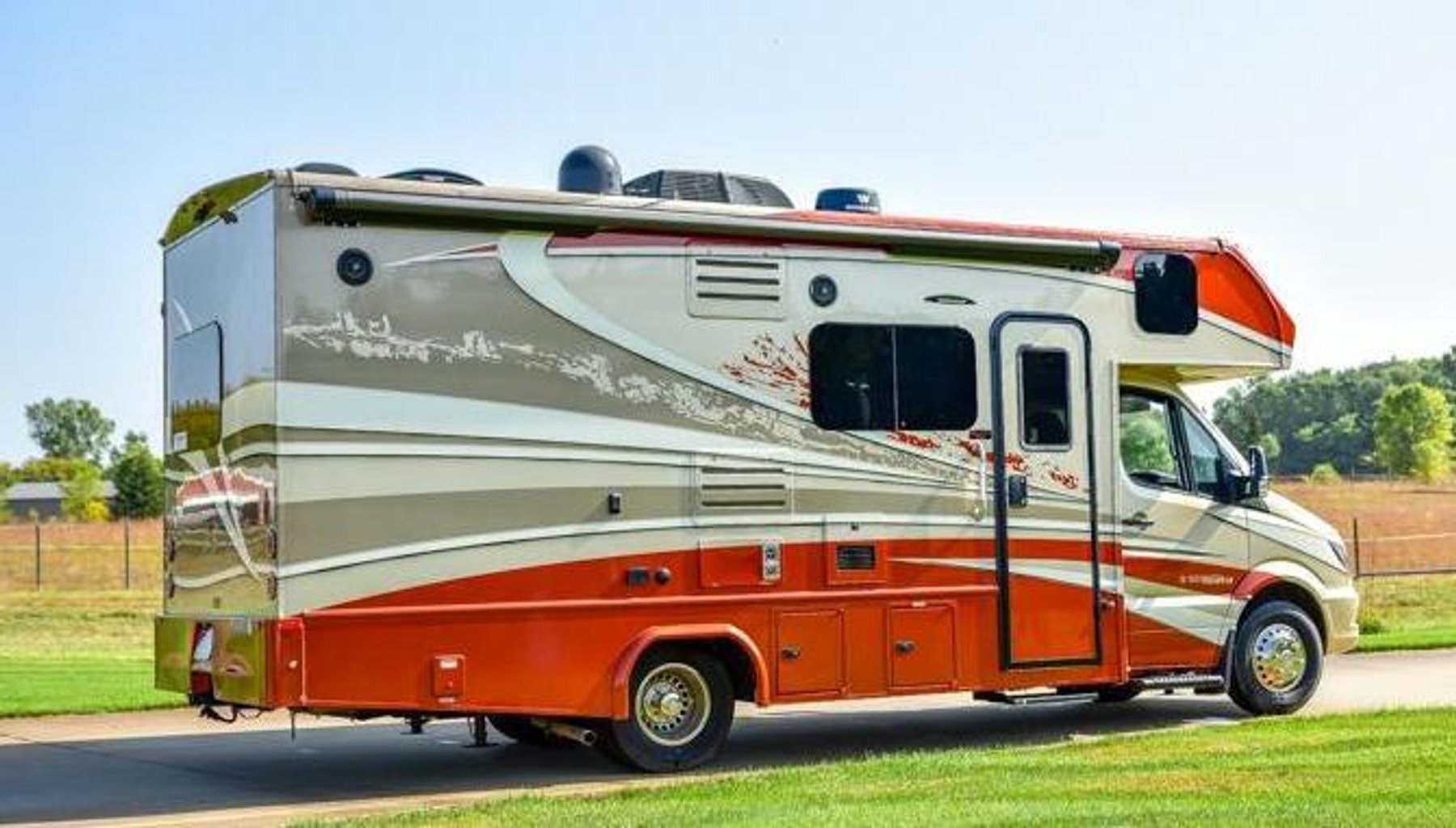 2019 3 Series Isata 24FWM Motorhome