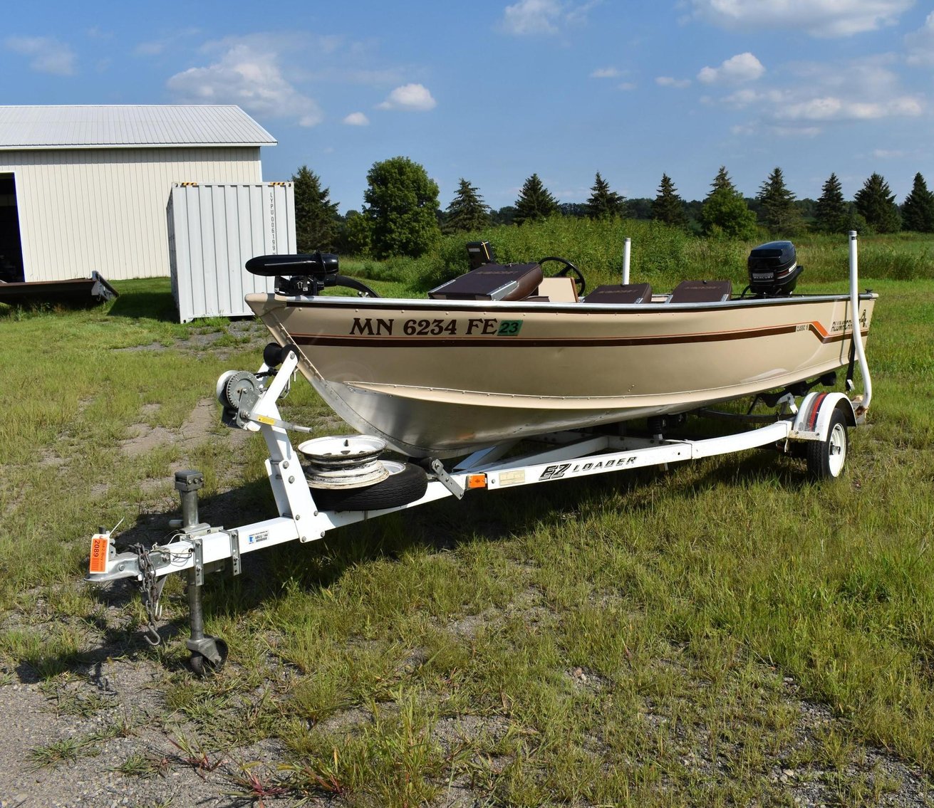 1987 Alumacraft Classic 16' Fishing Boat & 1987 EZ Loader Roller Trailer