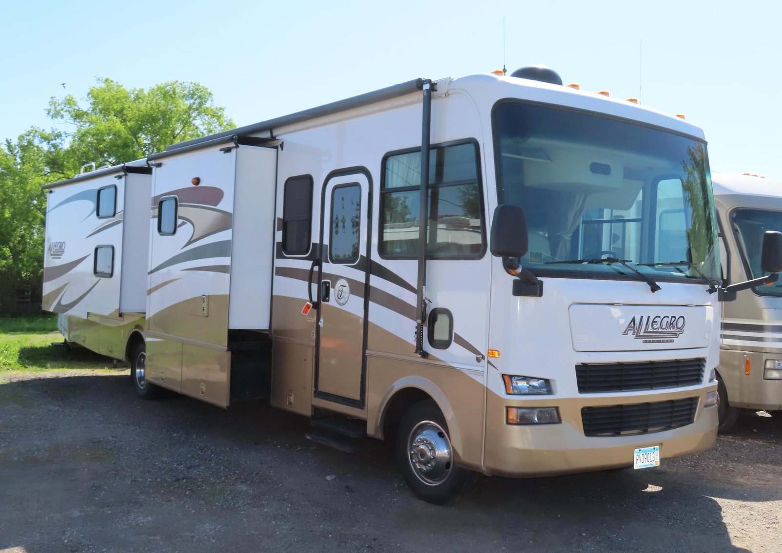 19 Units: (2) Motorhomes, (5) 5th Wheels, (12) Travel Trailers