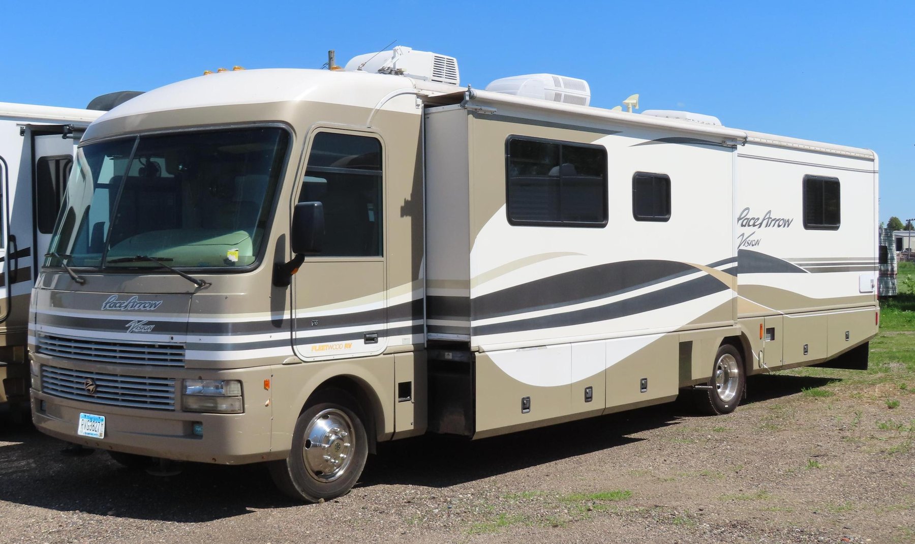 19 Units: (2) Motorhomes, (5) 5th Wheels, (12) Travel Trailers