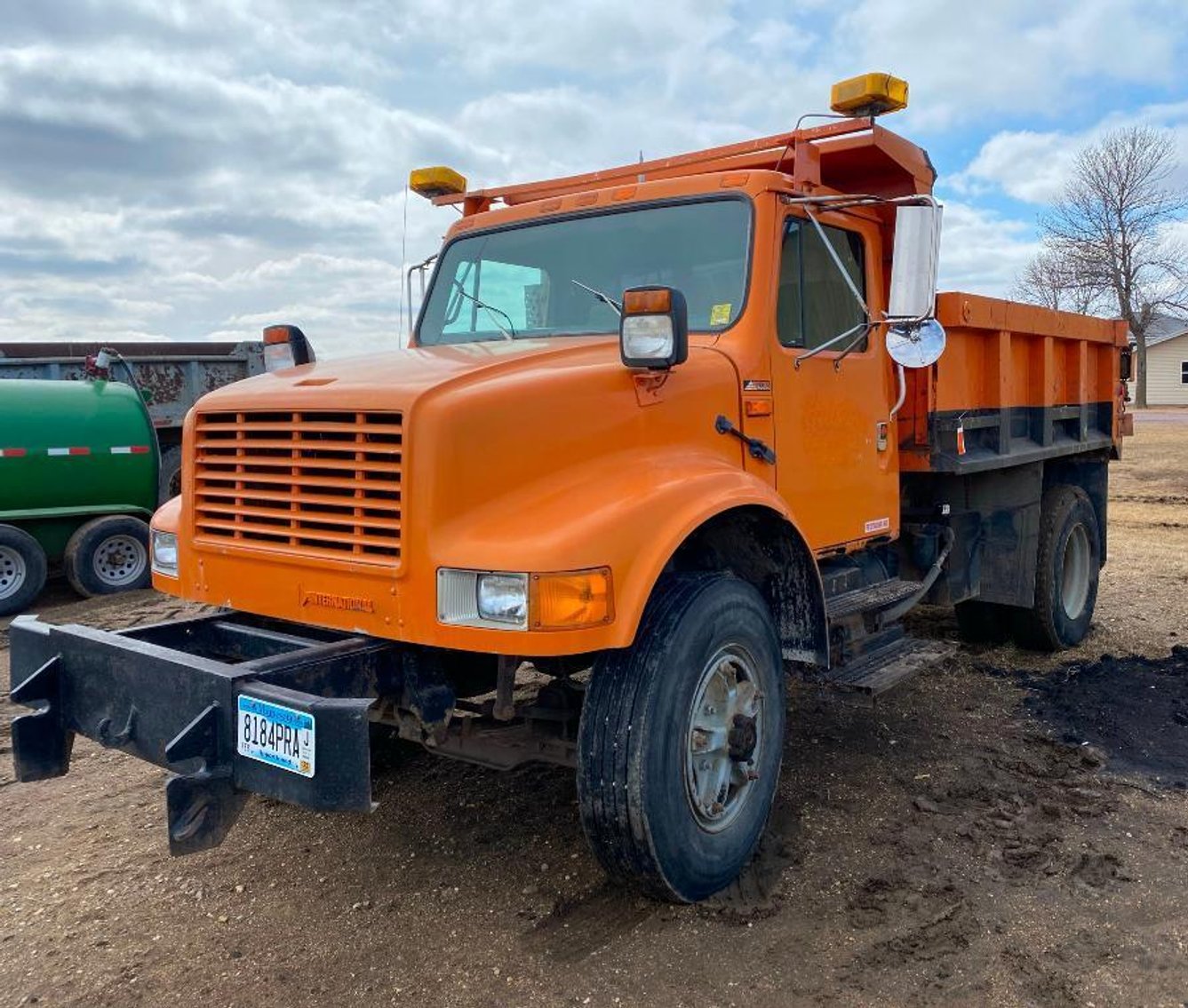 1990 IH 4900 4X2 With 10' Dump Box