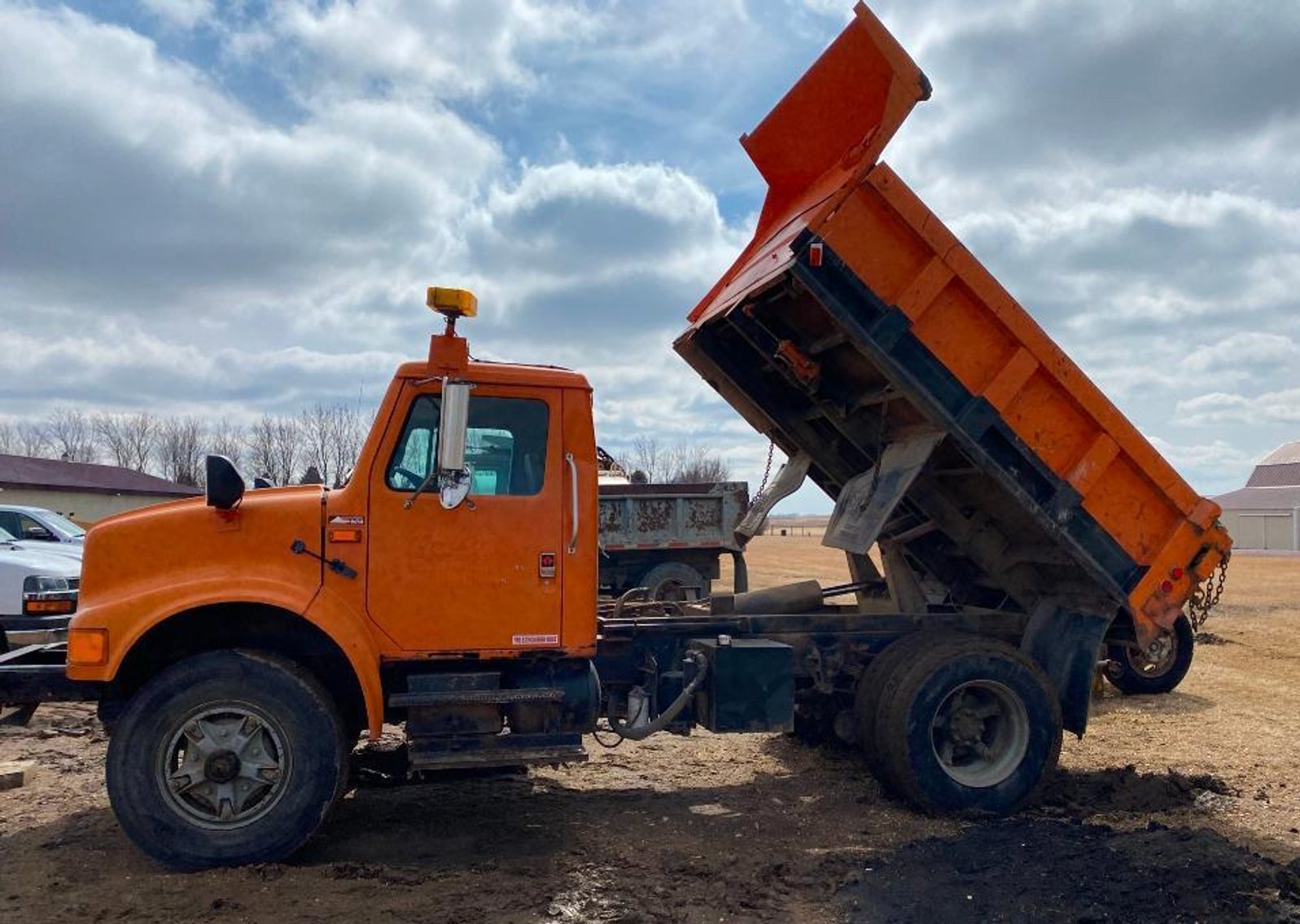 1990 IH 4900 4X2 With 10' Dump Box