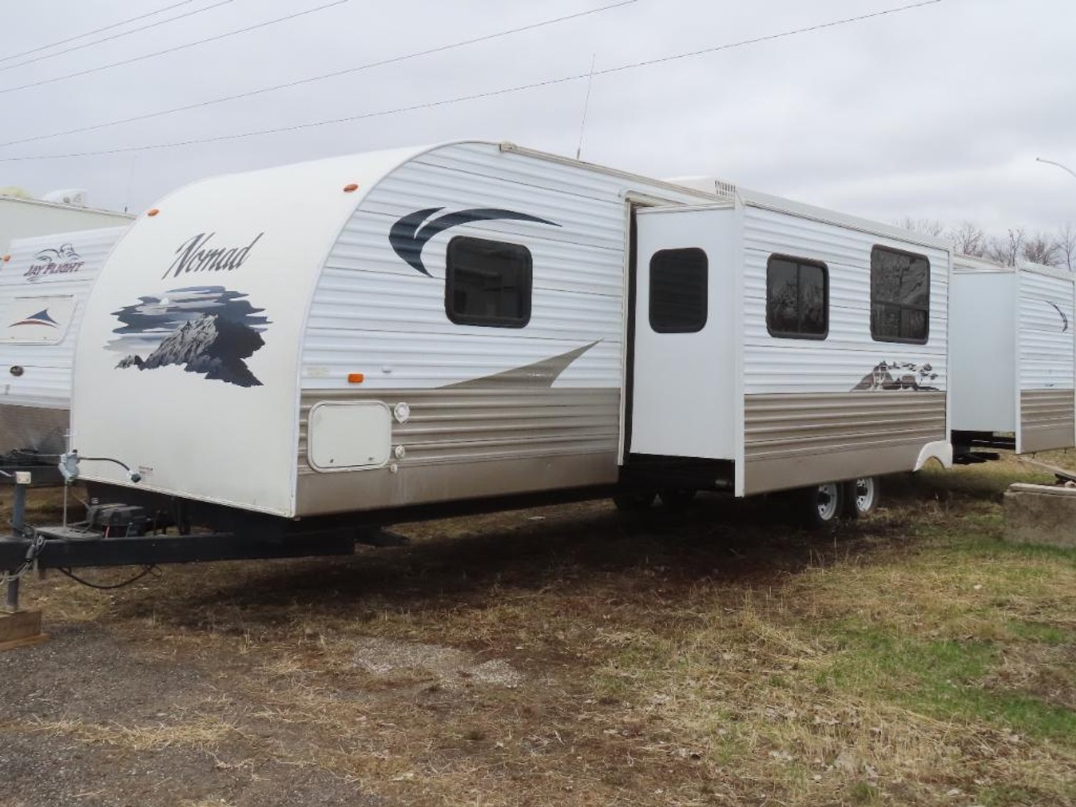 31 Units: (22) Travel Trailers & (9) 5th Wheels