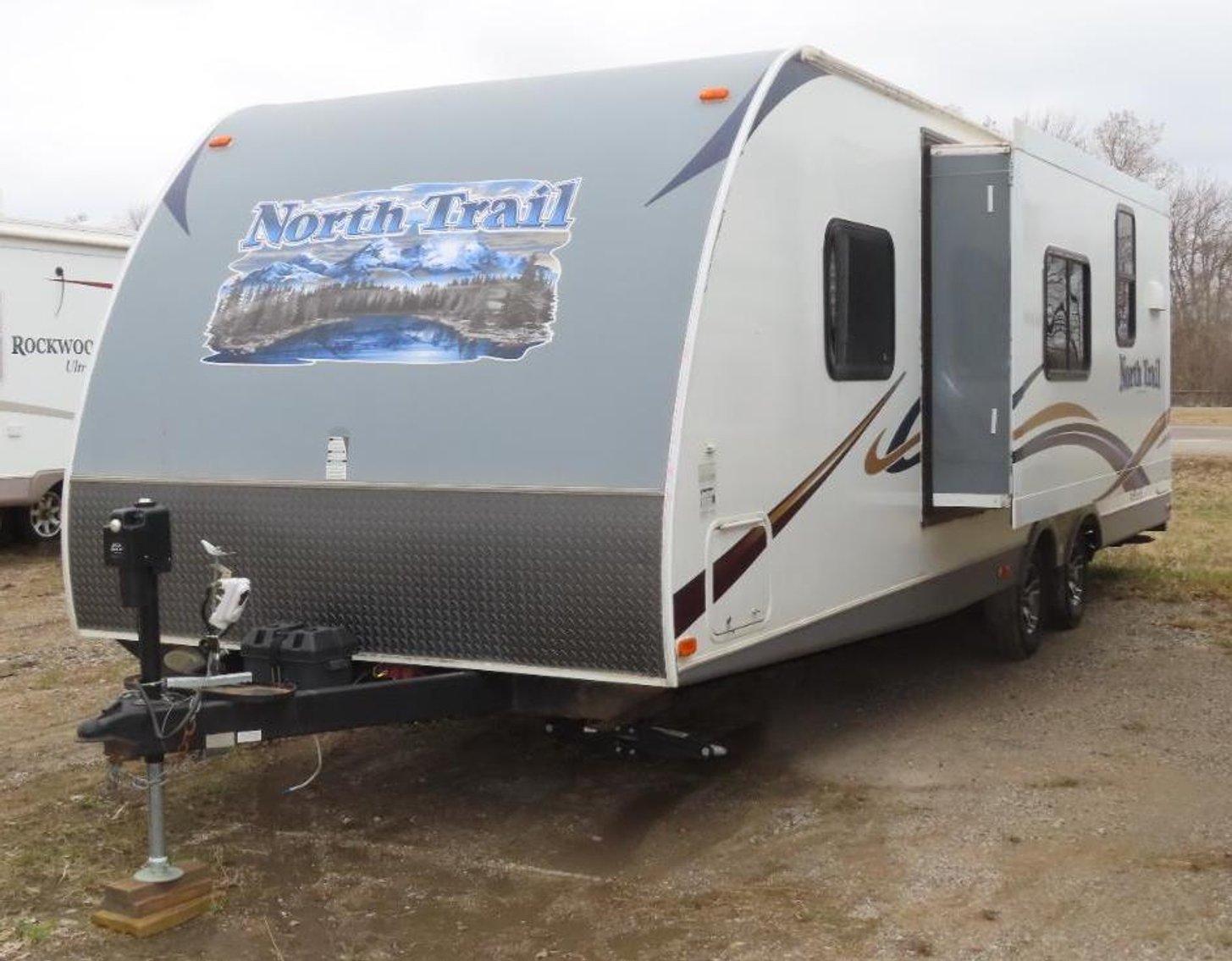 31 Units: (22) Travel Trailers & (9) 5th Wheels