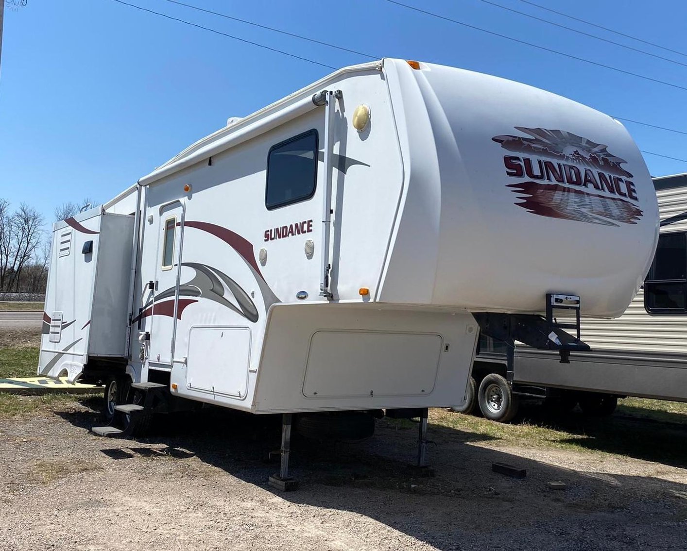 31 Units: (22) Travel Trailers & (9) 5th Wheels