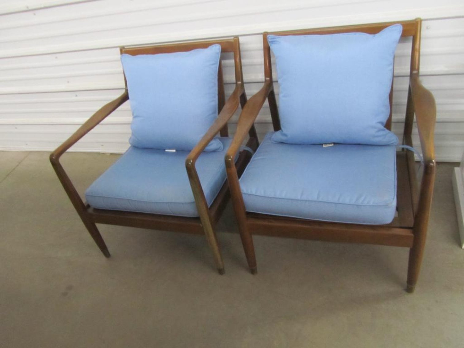 Ideal Corners Early April Consignment Auction