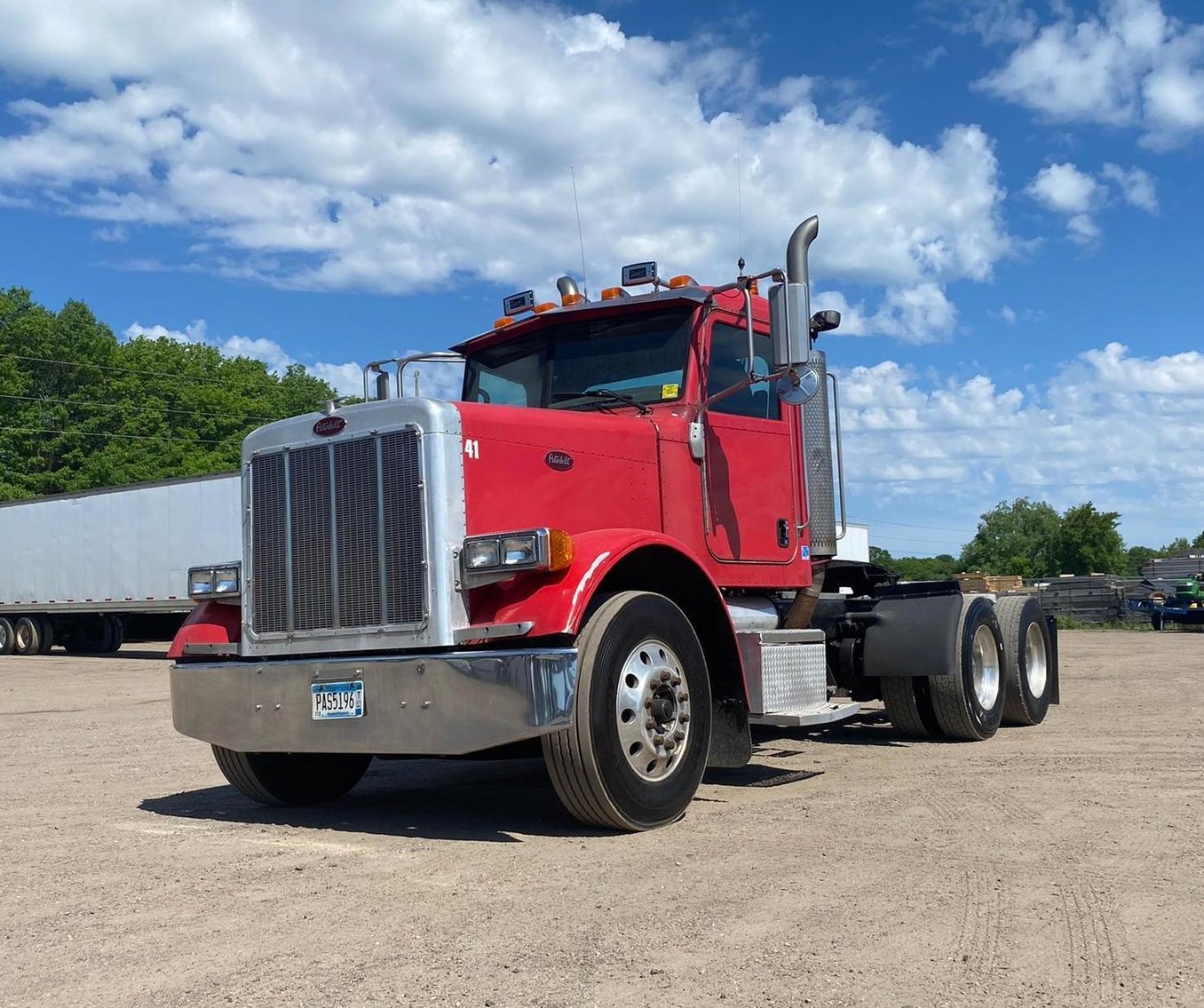 2006 Peterbilt 379 Day Cab Semi With Wet Kit