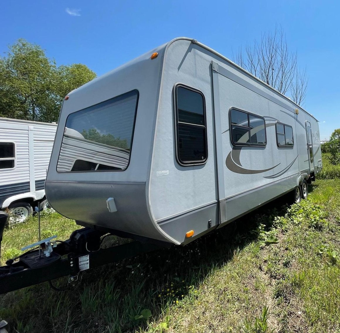 2000 Pace Arrow Vision 36' Motorhome & 2011 Open Range Roamer