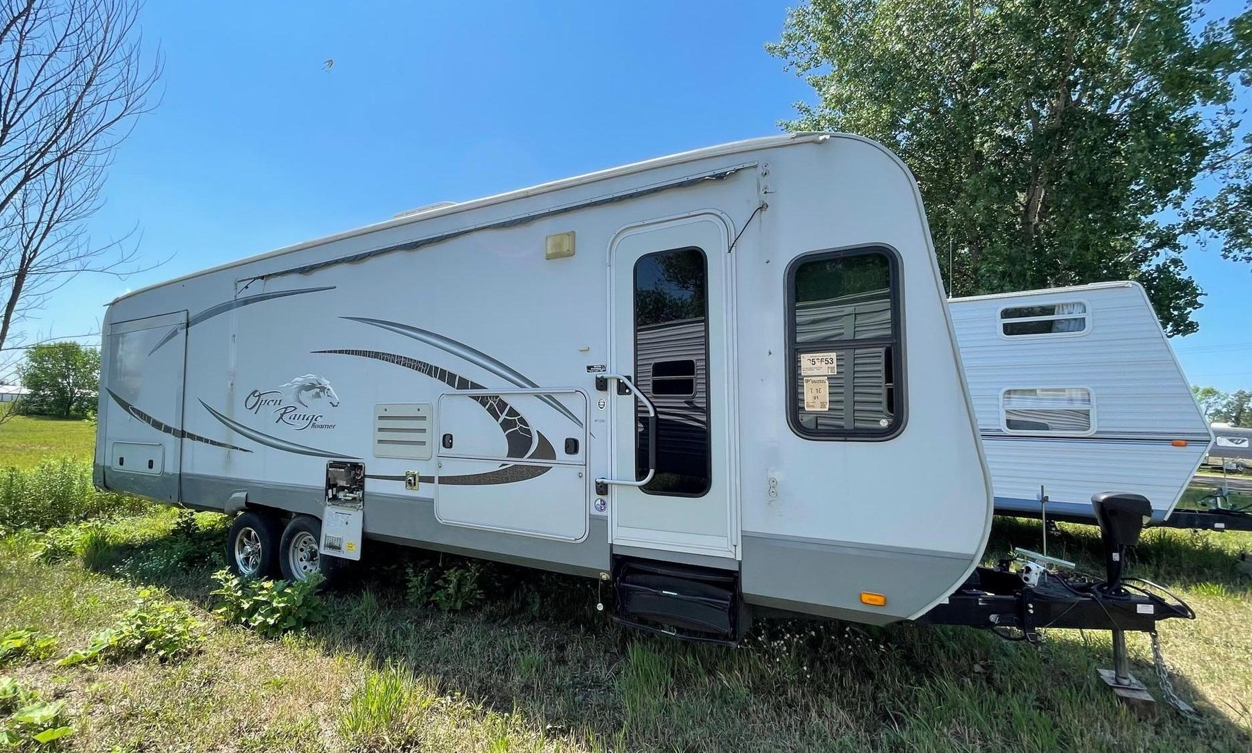 2000 Pace Arrow Vision 36' Motorhome & 2011 Open Range Roamer