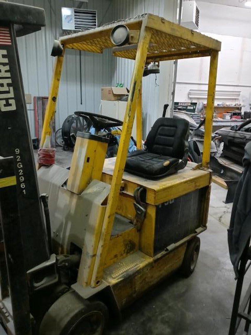 2000 Clark ECS20 Electric Forklift With Portable Charger