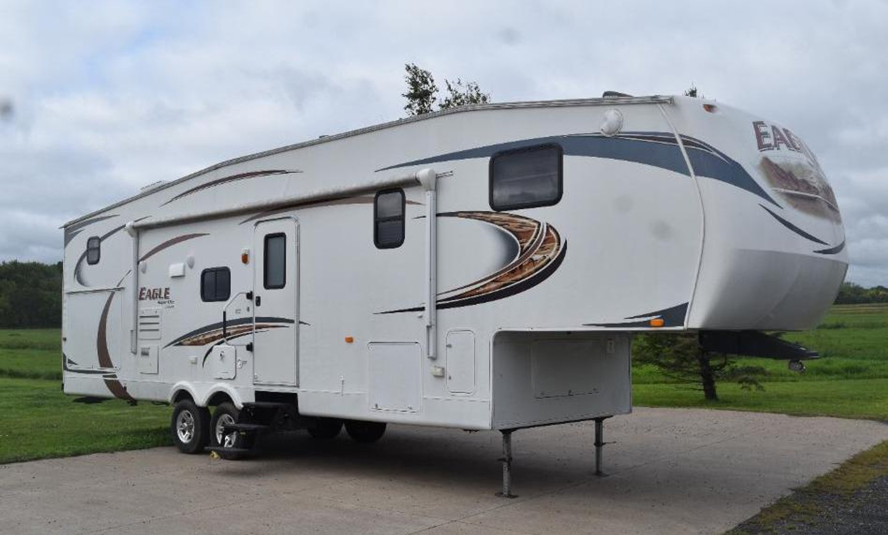 2012 Eagle By Jayco 35' 5th Wheel Camper