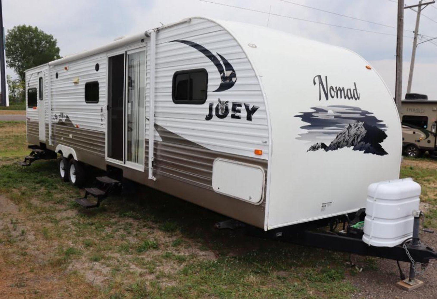 13 Units: (3) 5th Wheels & (10) Travel Trailers