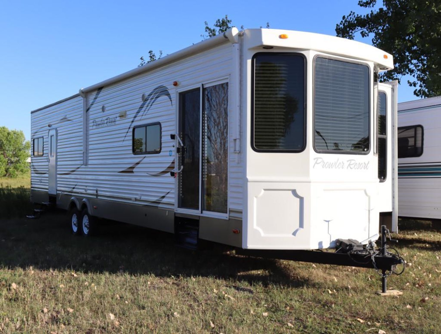 13 Units: (3) 5th Wheels & (10) Travel Trailers