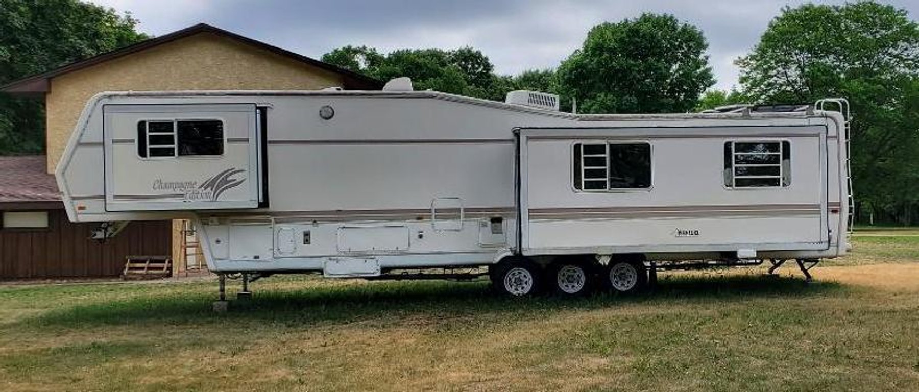 1994 Hitchhiker 5th Wheel Camper