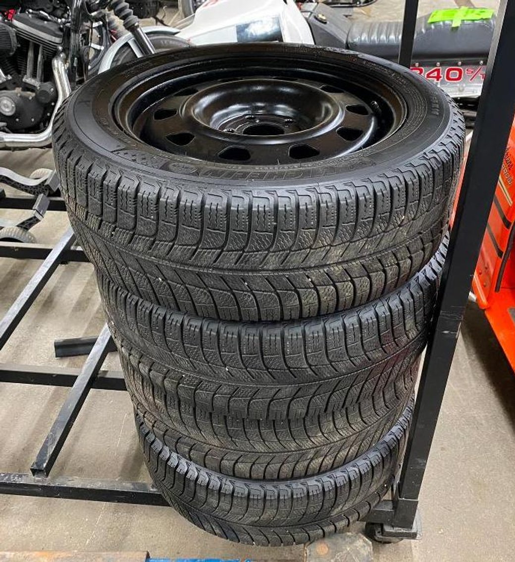 2021 CF Moto, Auto Auction & (4) Michelin X-Ice 205/55R16 Tires