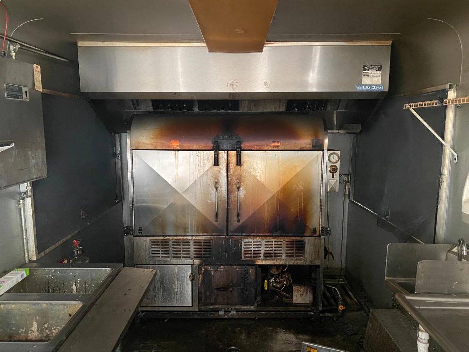 2018 20' Quality Concession Trailer Fully Equipped With Ole Hickory Smoker