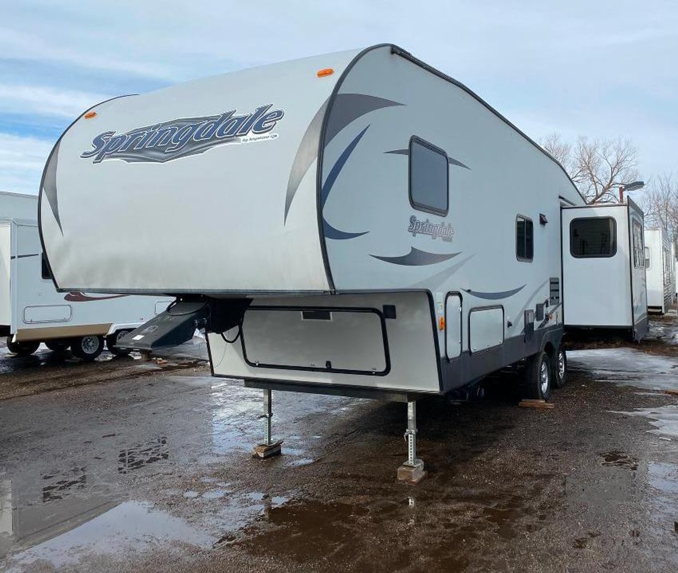 33 Campers: (1) Park Model, (14) 5th Wheels,  (18) Travel Trailers