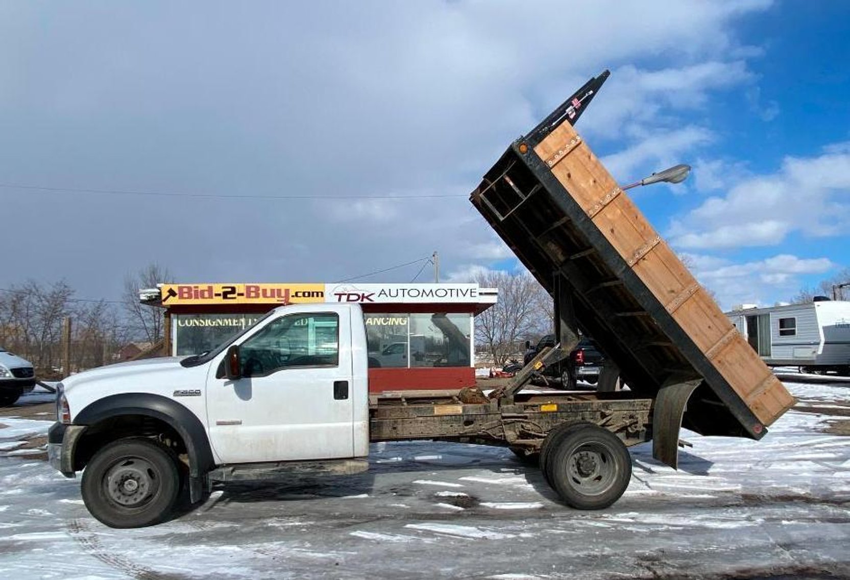 2006 Ford F-450 4X4 With 12' 4