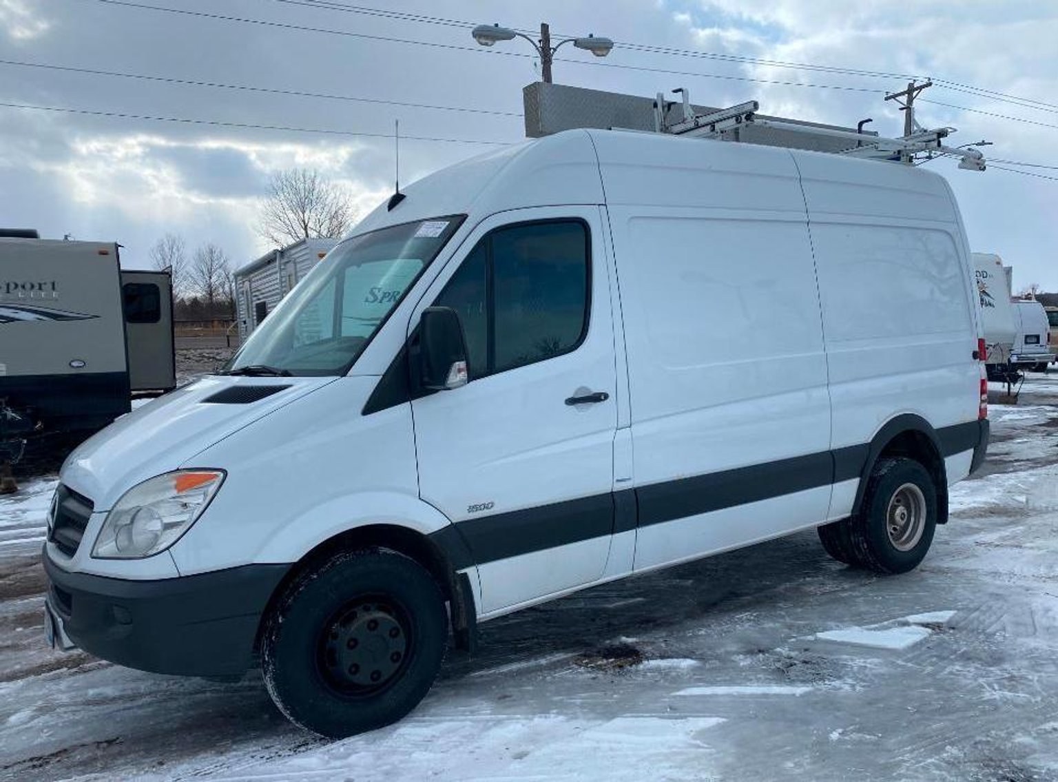 2006 Ford F-450 4X4 With 12' 4