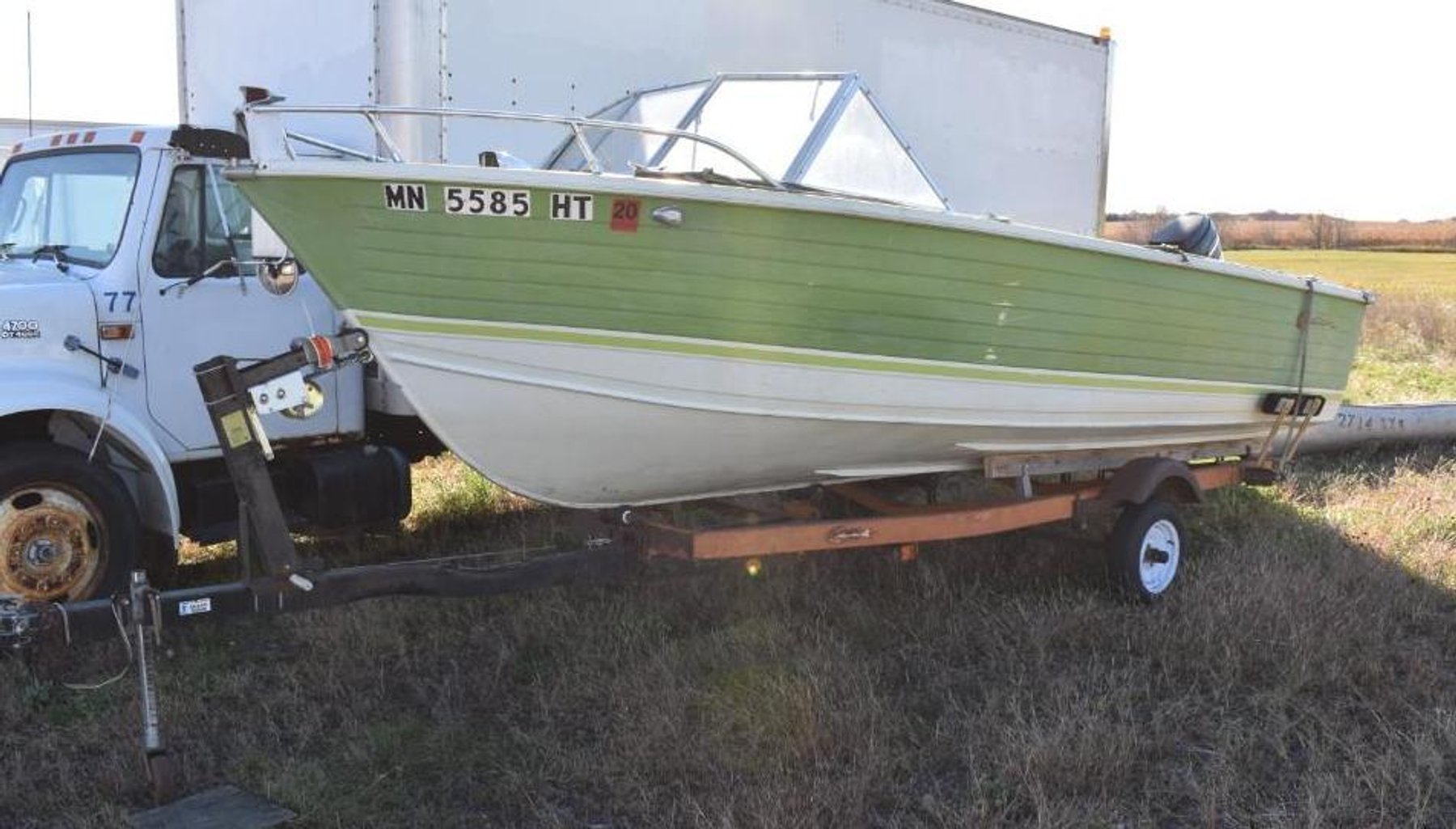 1972 Crestliner 19' Boat and Trailer & 1985 Alumacraft 17' Aluminum Canoe