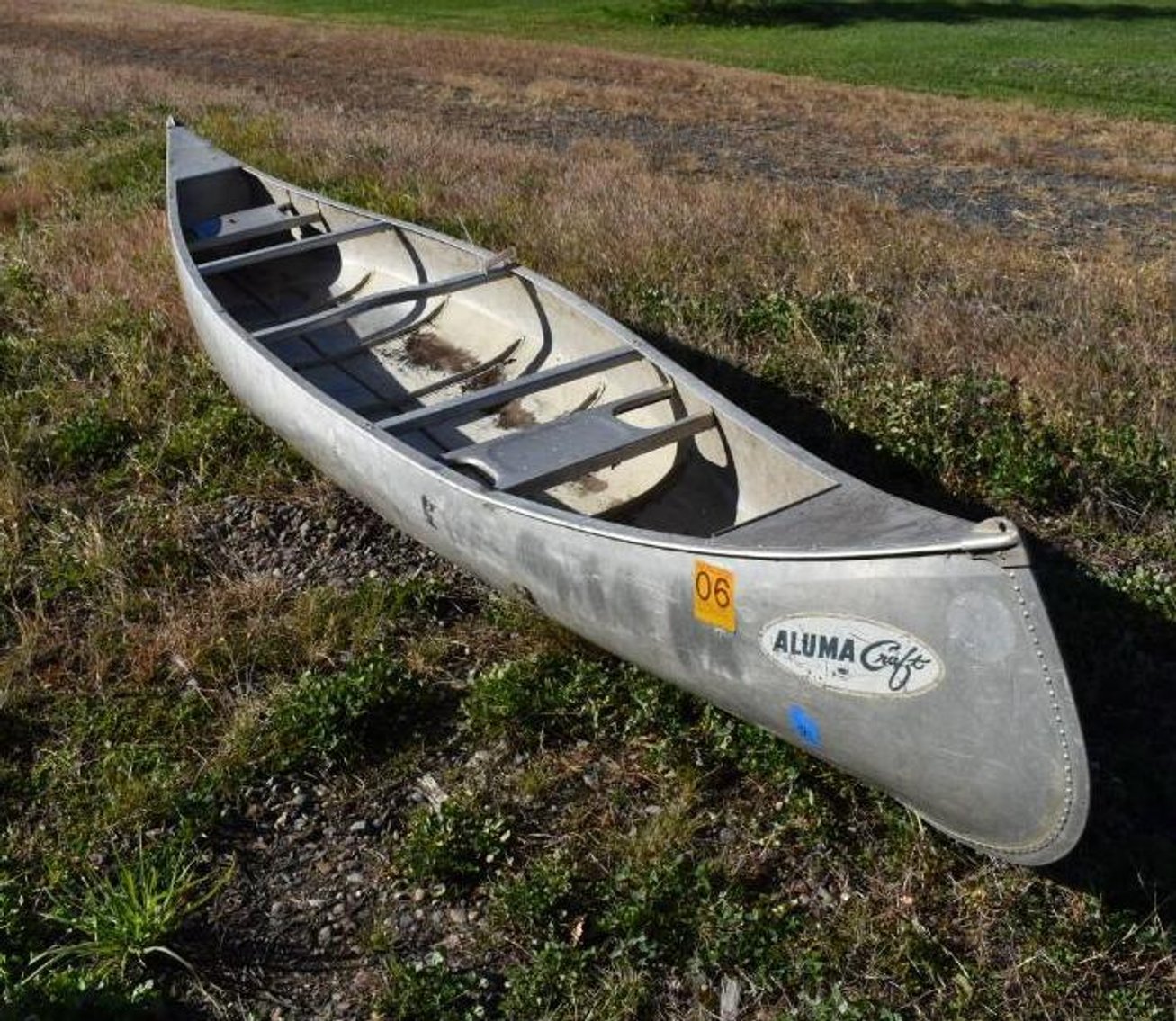 1972 Crestliner 19' Boat and Trailer & 1985 Alumacraft 17' Aluminum Canoe