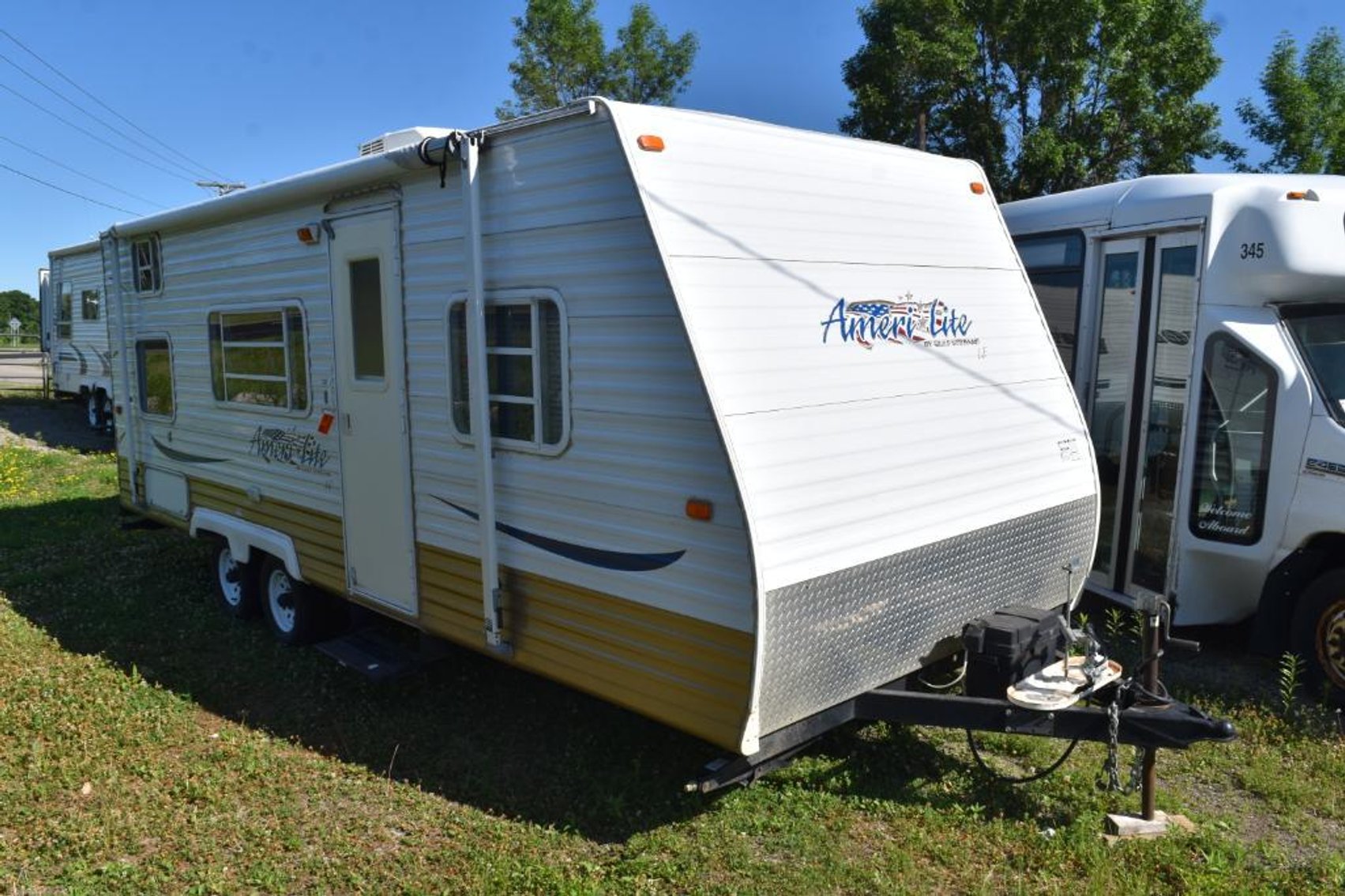 12 Units: (4) 5th Wheels & (8) Travel Trailers