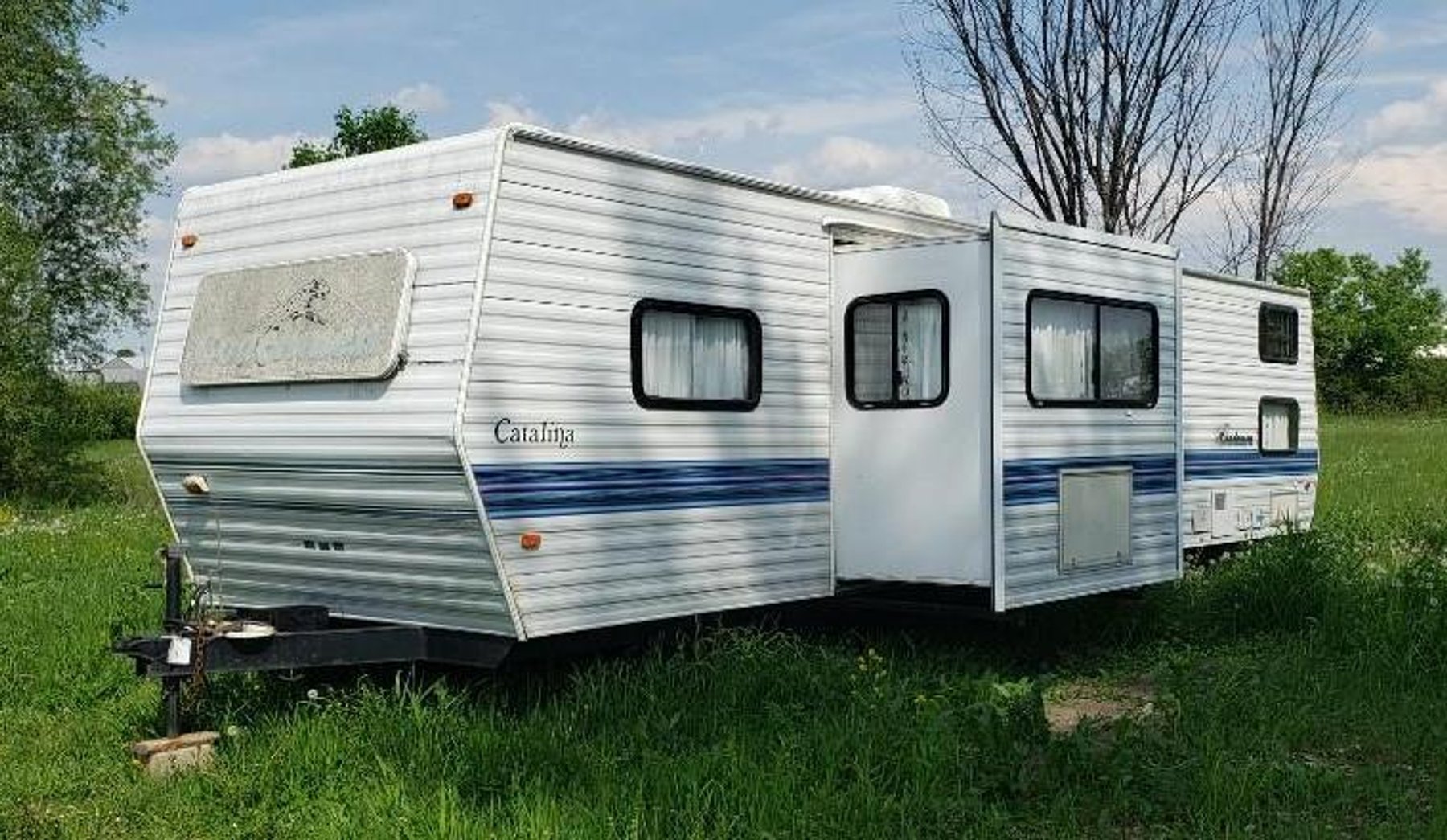 12 Units: (4) 5th Wheels & (8) Travel Trailers