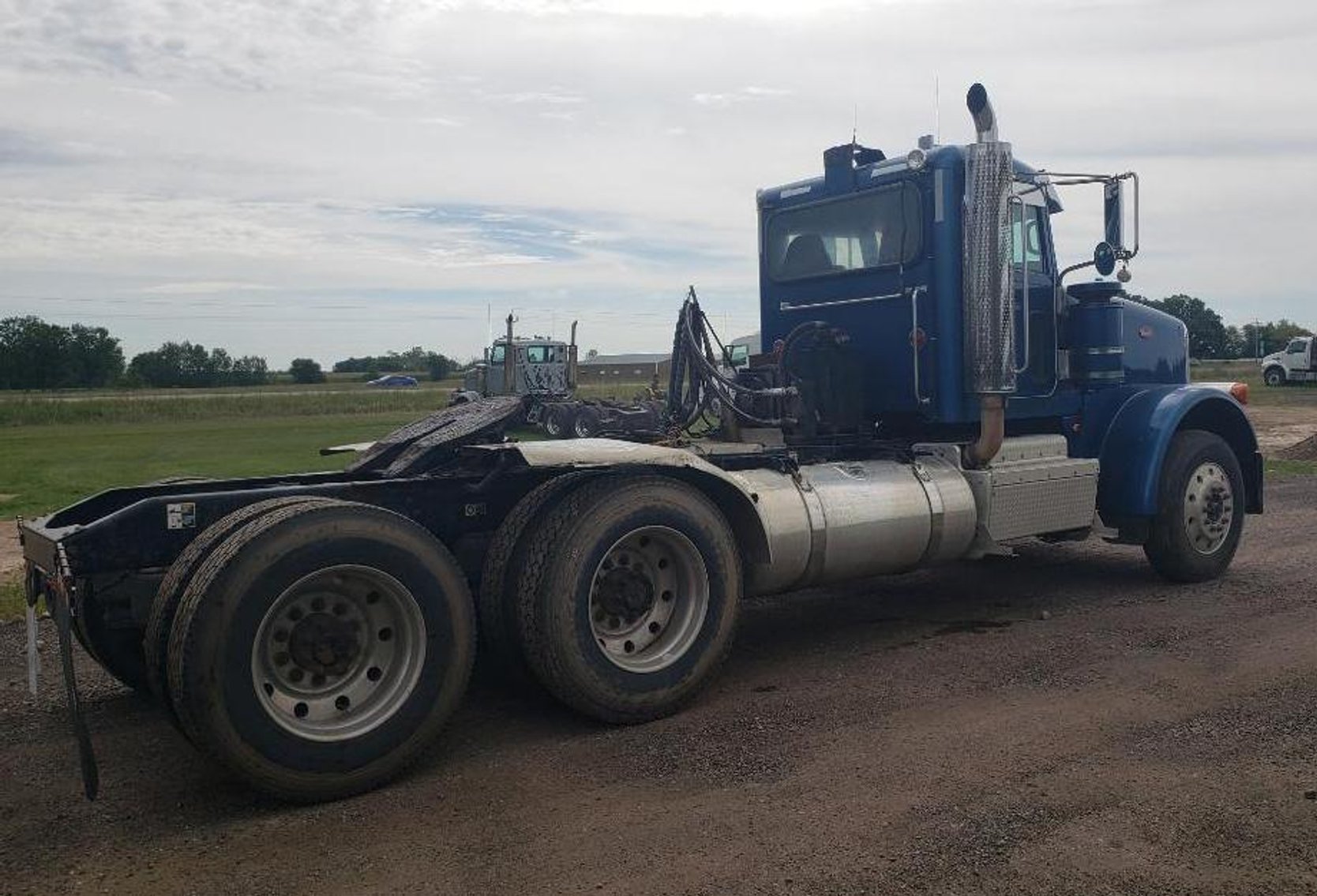 2012 Peterbilt 367 Semi With Wet Kit