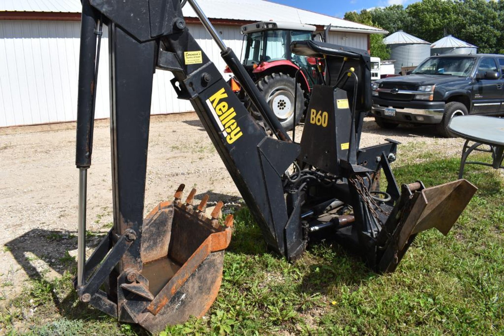 2005 Chevrolet 2500 4X4 & Kelley B60 Backhoe Attachment