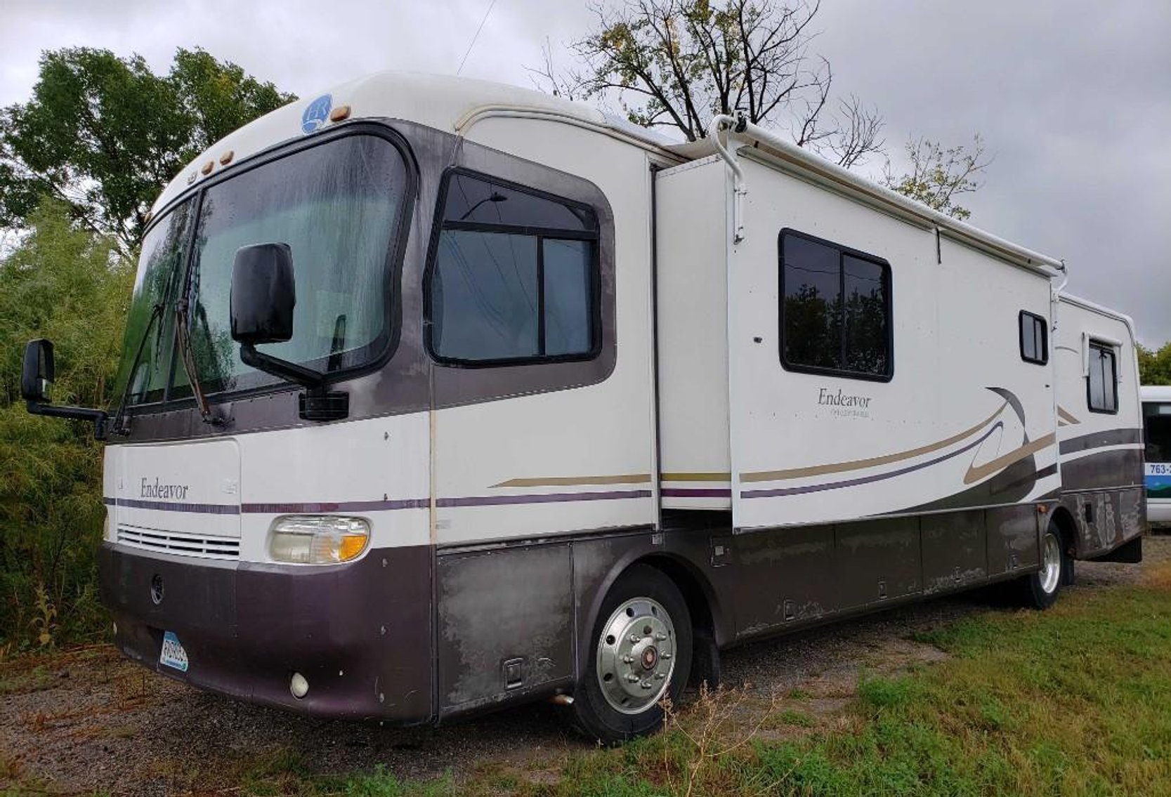 15 Units: (1) Motorhome, (11) Travel Trailers & (3) 5th Wheels