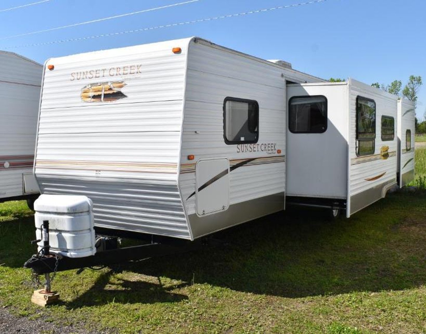 15 Units: (1) Motorhome, (11) Travel Trailers & (3) 5th Wheels