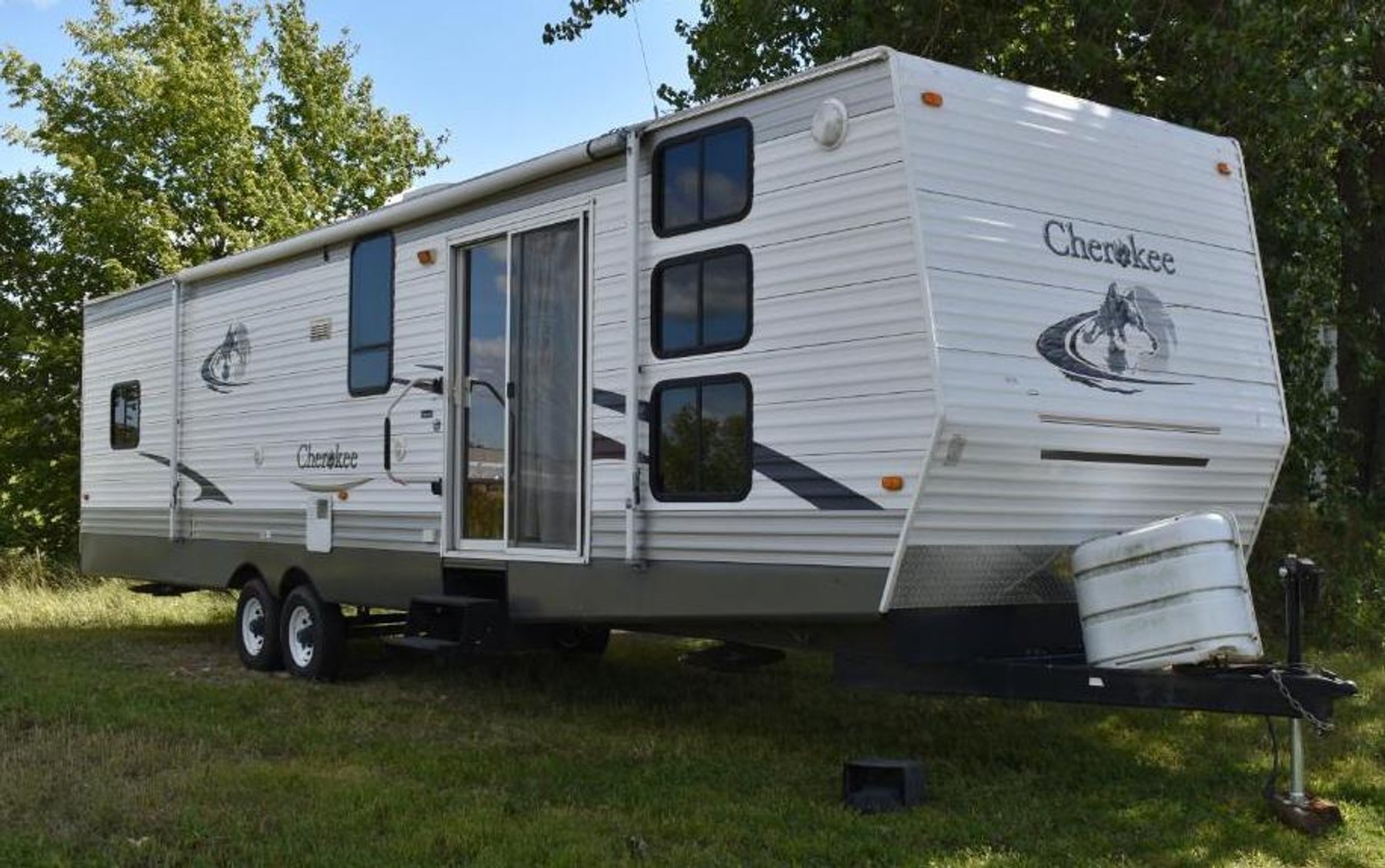 15 Units: (1) Motorhome, (11) Travel Trailers & (3) 5th Wheels