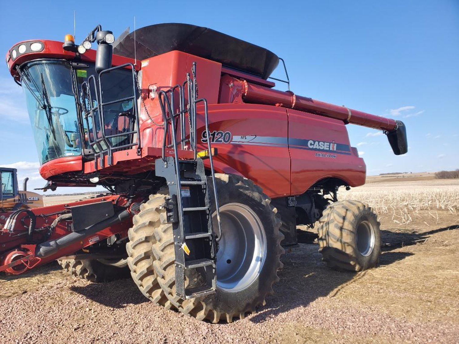 Case IH 9120 Axial Flow Combine & John Deere 9760 STS Combine