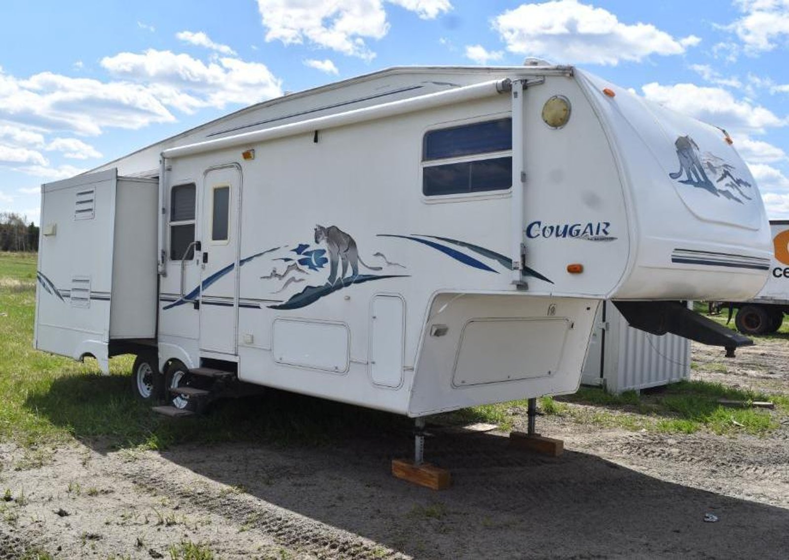 2002 Keystone Cougar 286 5th Wheel Camper