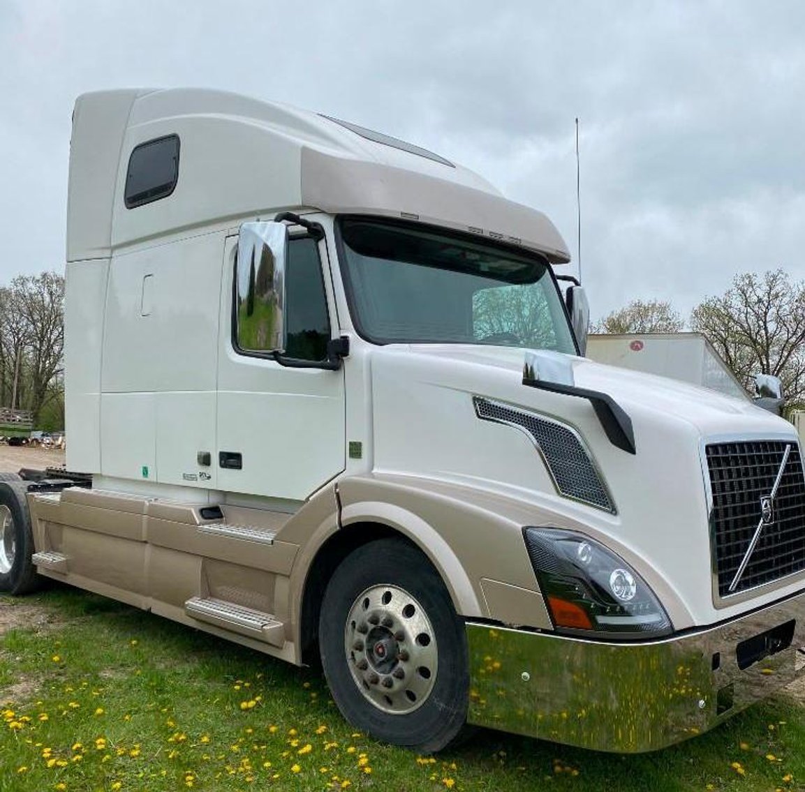 2016 Volvo D13 Semi, 517,729 Miles, Automatic