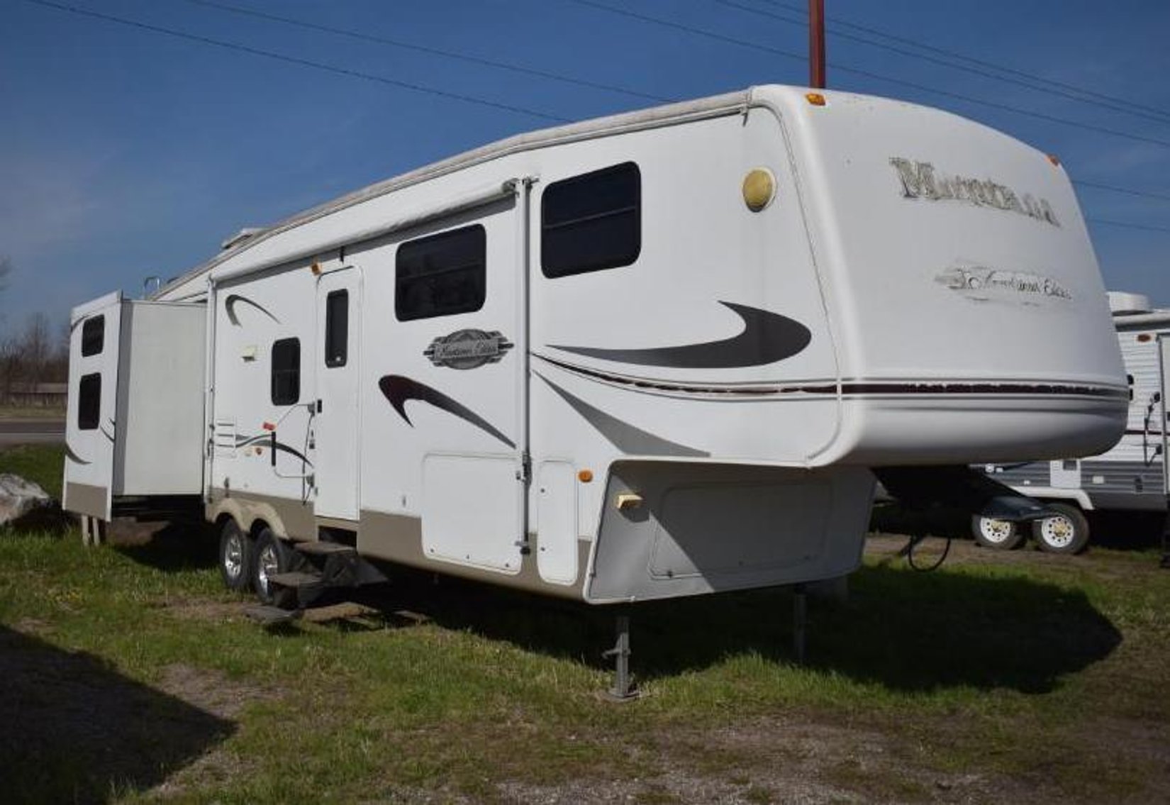 13 Units: (5) 5th Wheels & (8) Travel Trailers